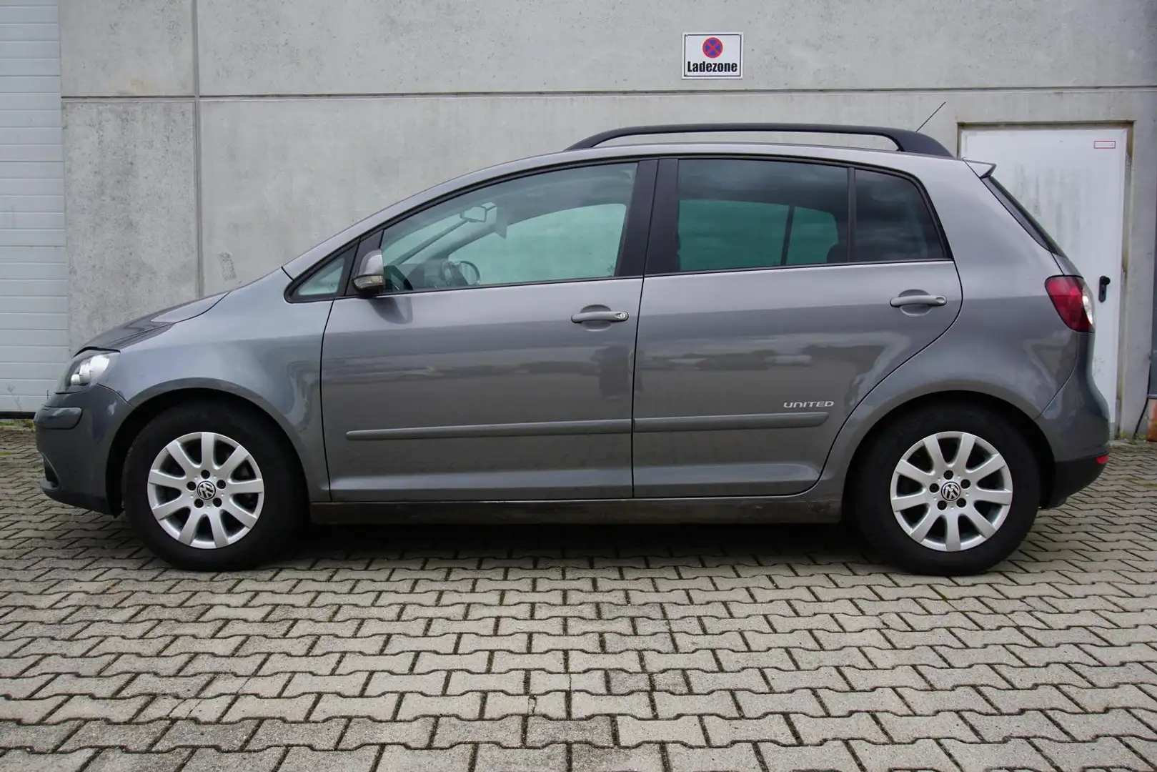 Volkswagen Golf Plus 1.9TDI AHK PDC SHZ Tempomat Šedá - 2