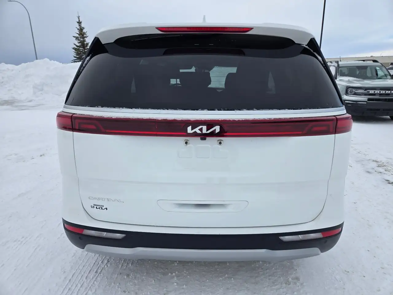 Kia Carnival снимка Kia Carnival