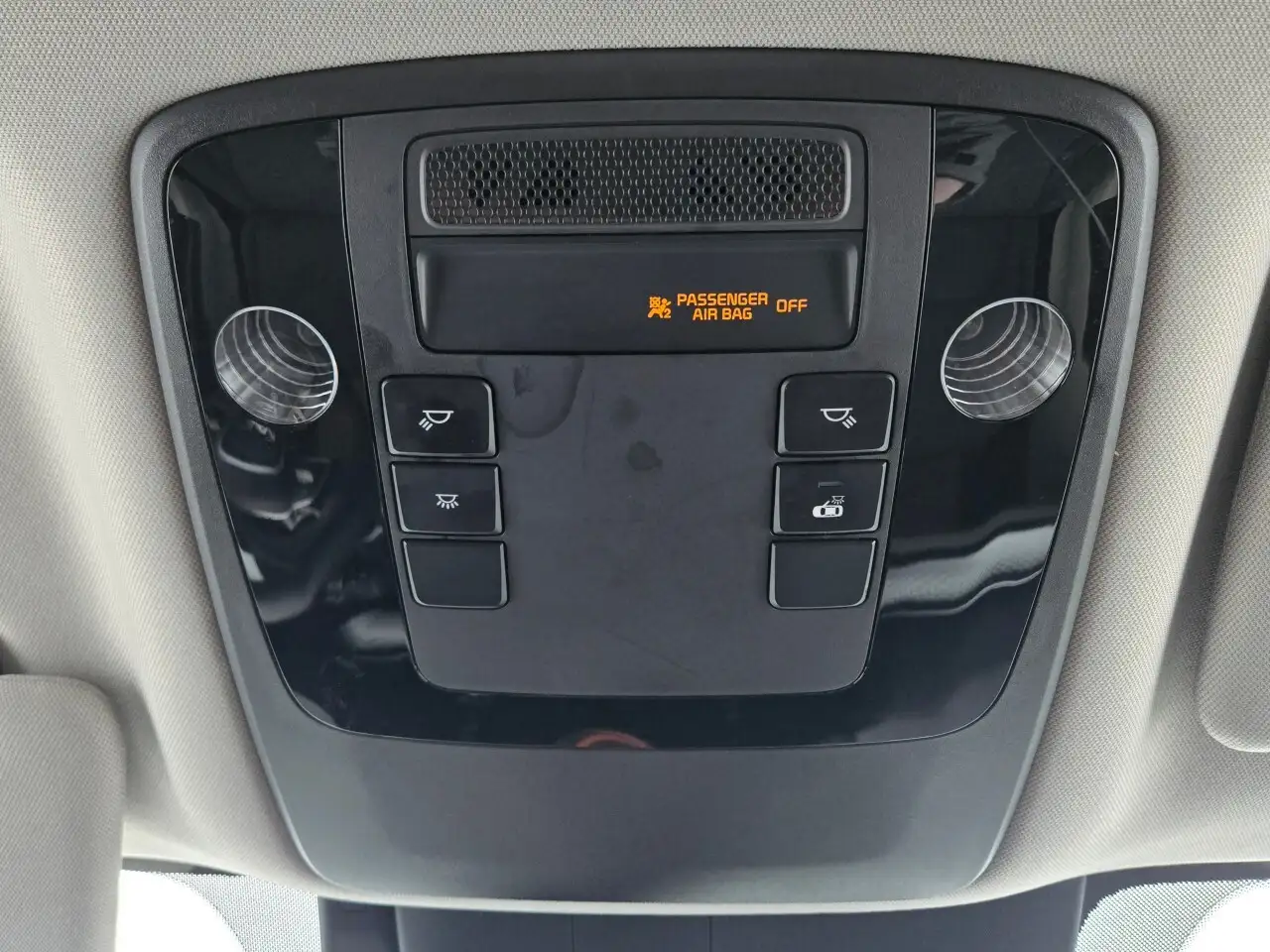 Kia Carnival снимка Kia Carnival