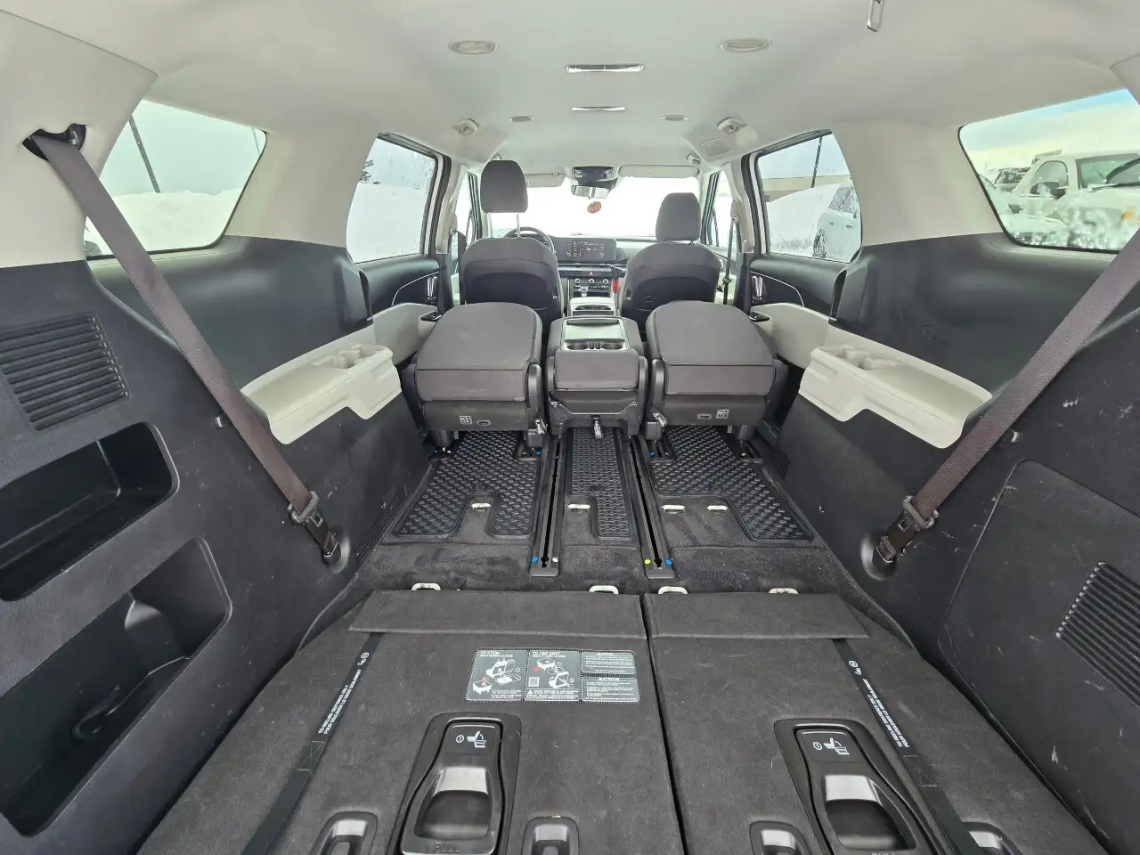 Kia Carnival снимка Kia Carnival