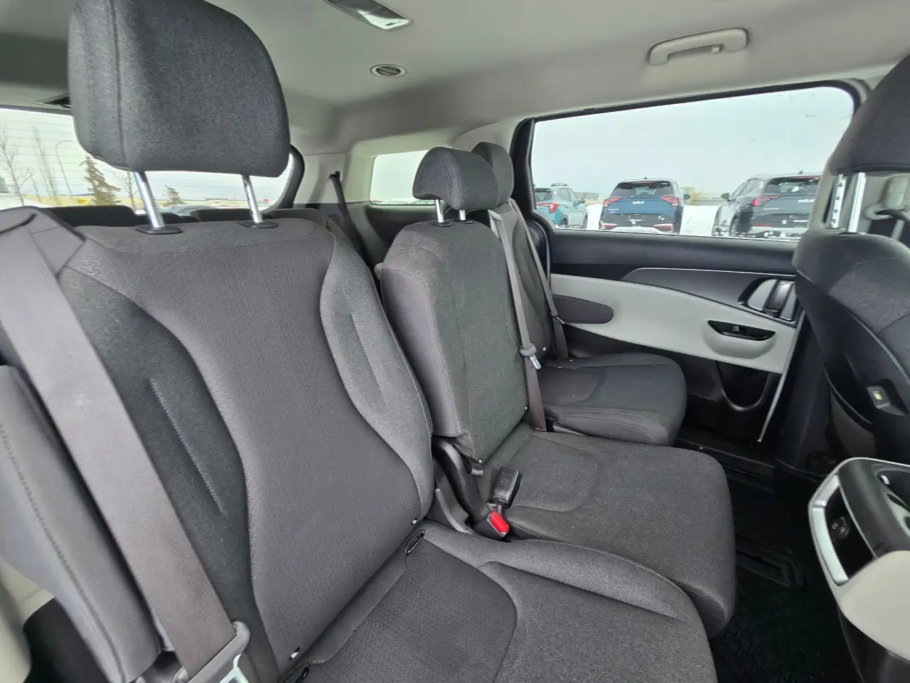 Kia Carnival снимка Kia Carnival