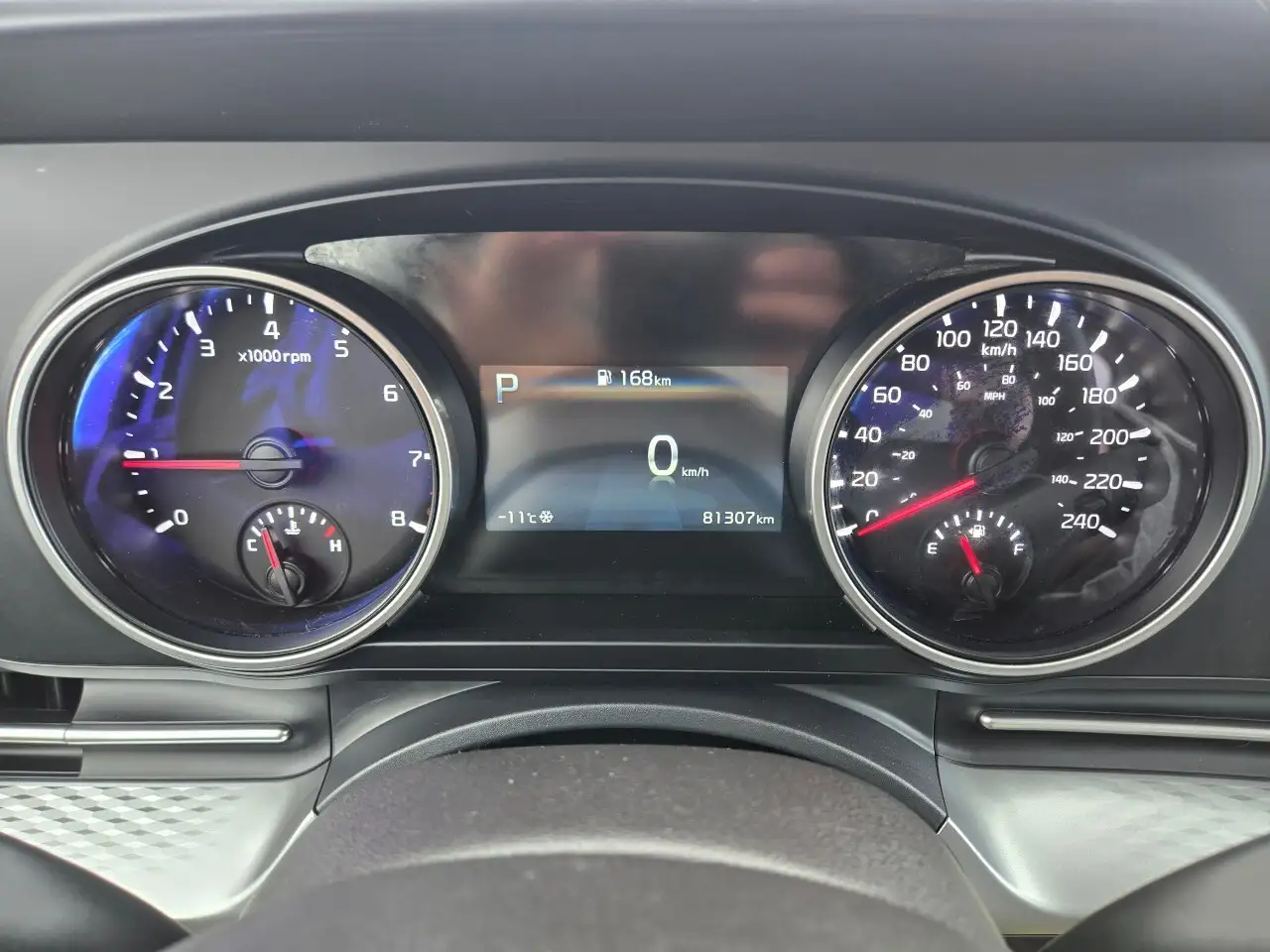 Kia Carnival снимка Kia Carnival