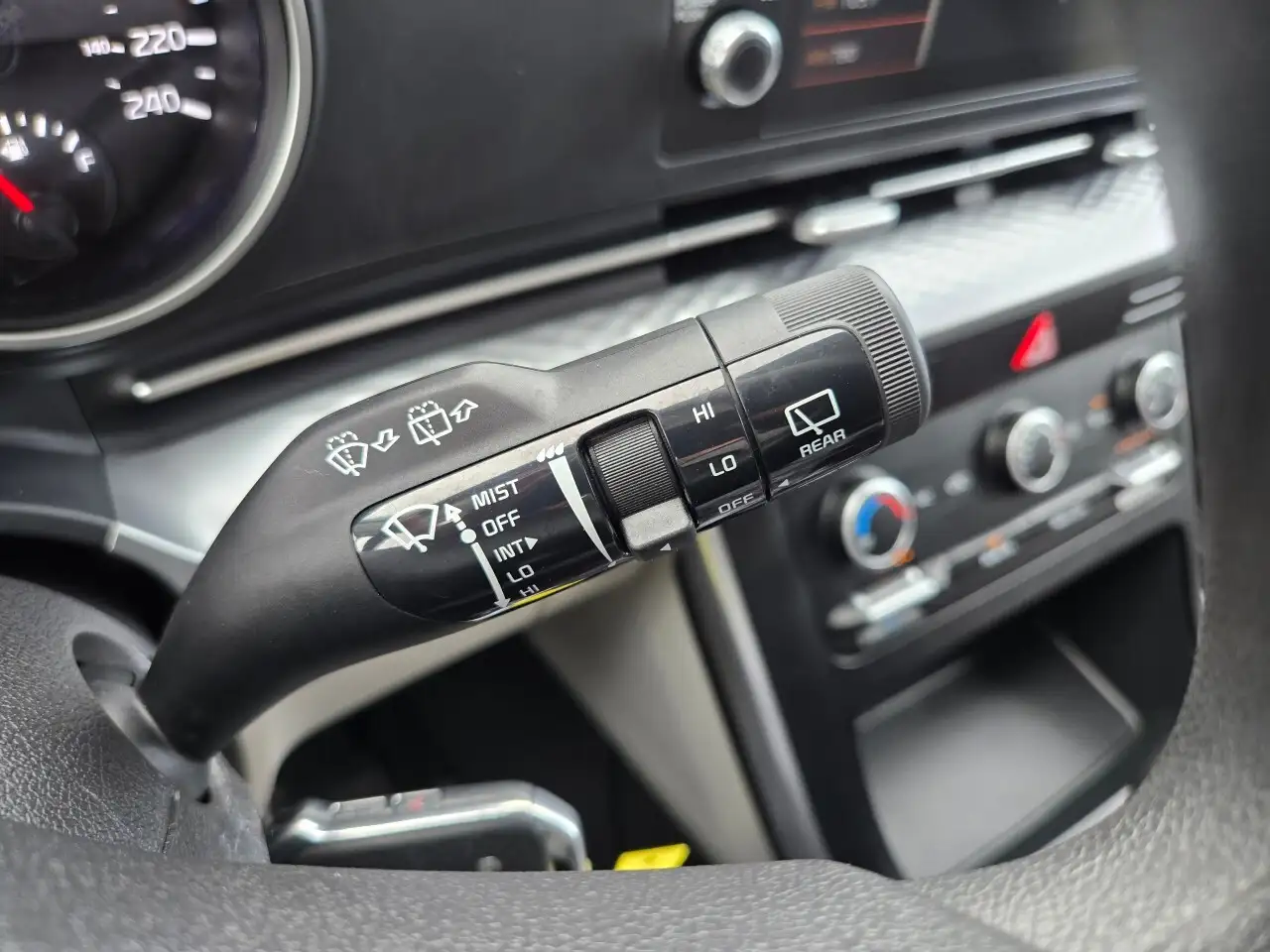 Kia Carnival снимка Kia Carnival