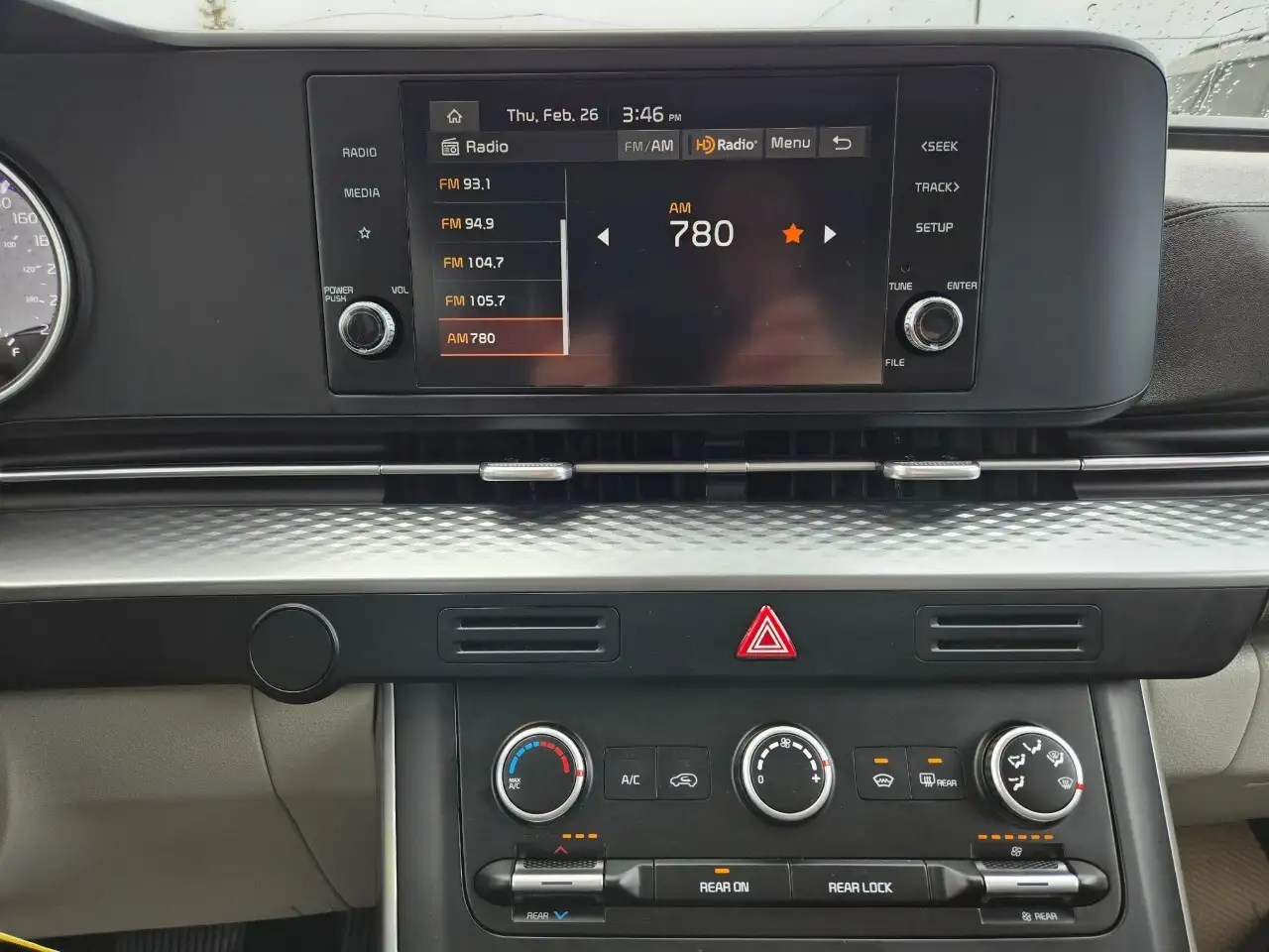Kia Carnival снимка Kia Carnival