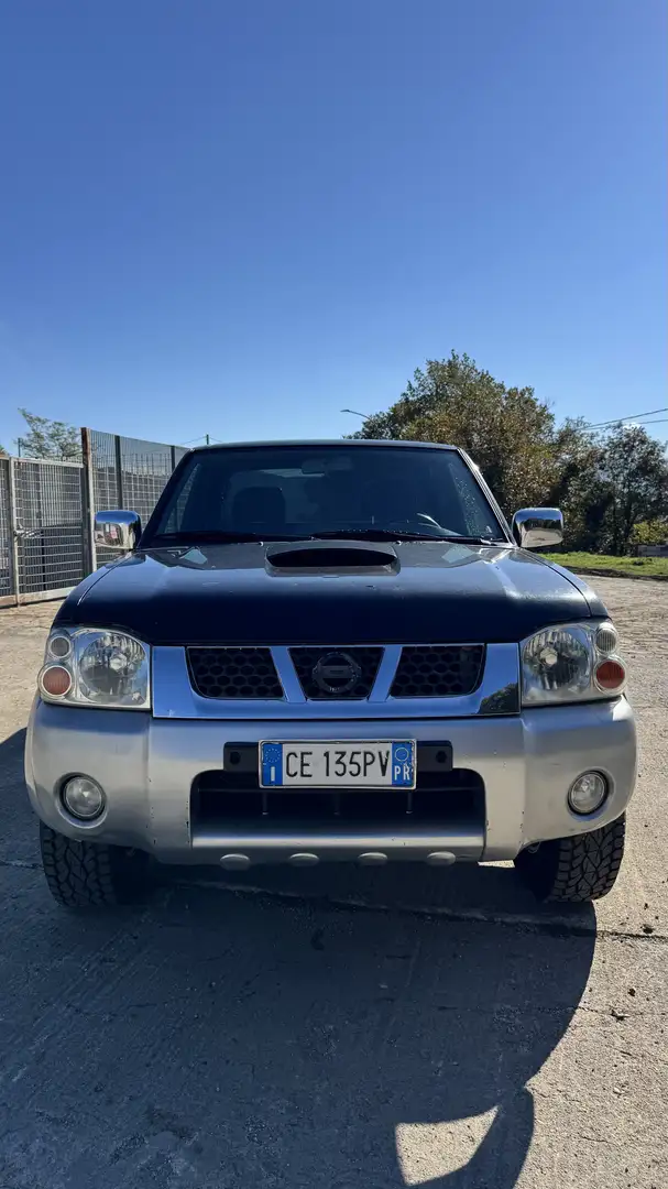 Nissan Navara 2.5 4x4 Noir - 1
