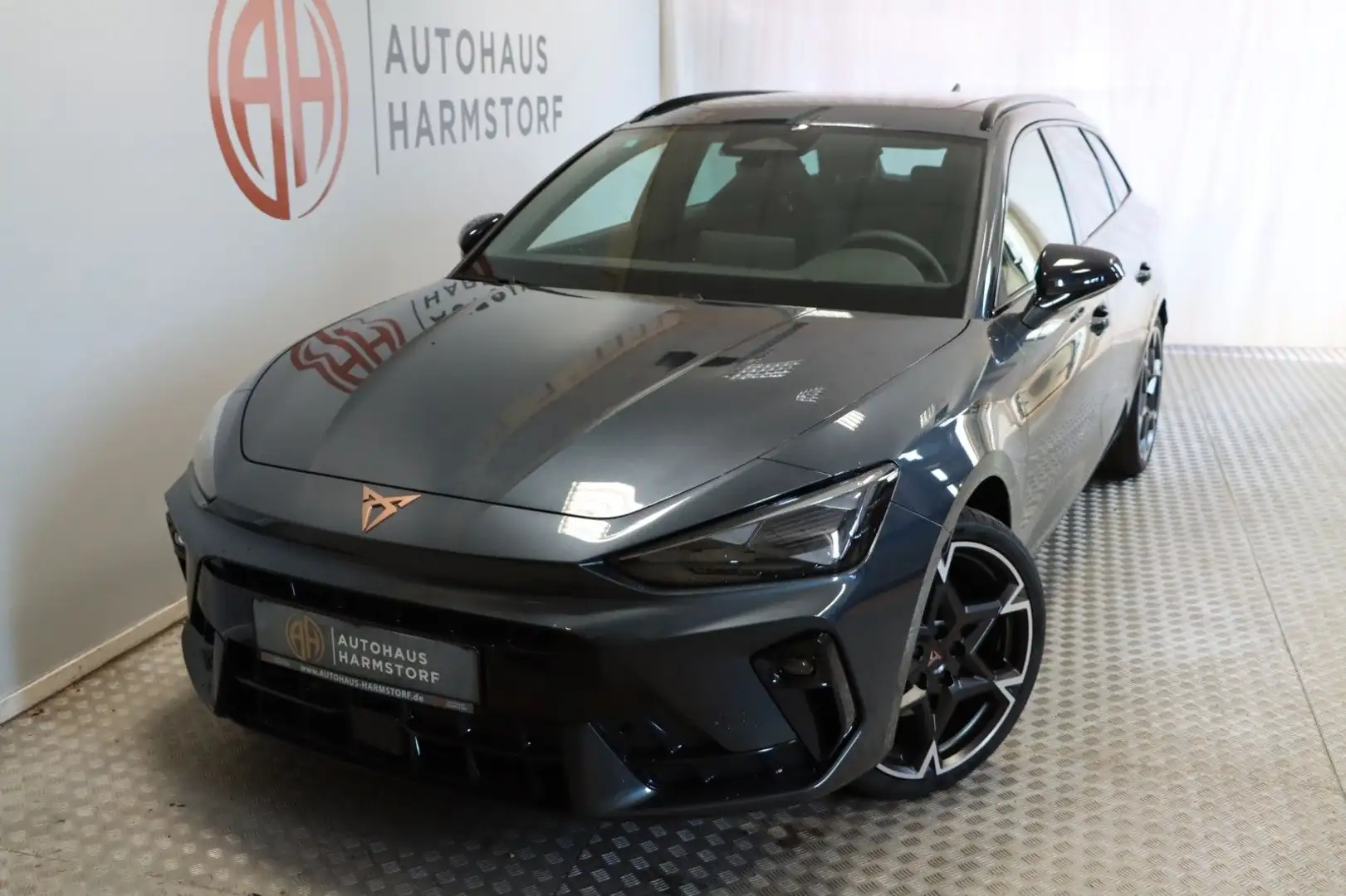 CUPRA Leon Sportstourer 1.5 AHK Pano 19Zoll Sennheiser Grijs - 1
