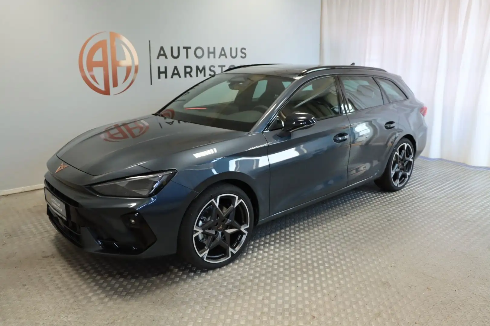 CUPRA Leon Sportstourer 1.5 AHK Pano 19Zoll Sennheiser Grijs - 2