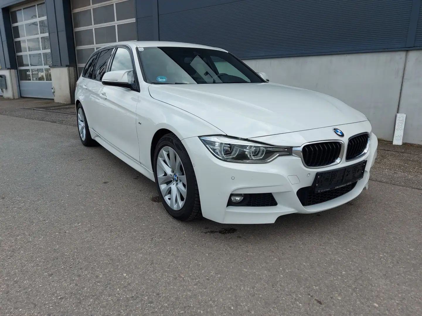 BMW 318 318d Touring M Sport - 1