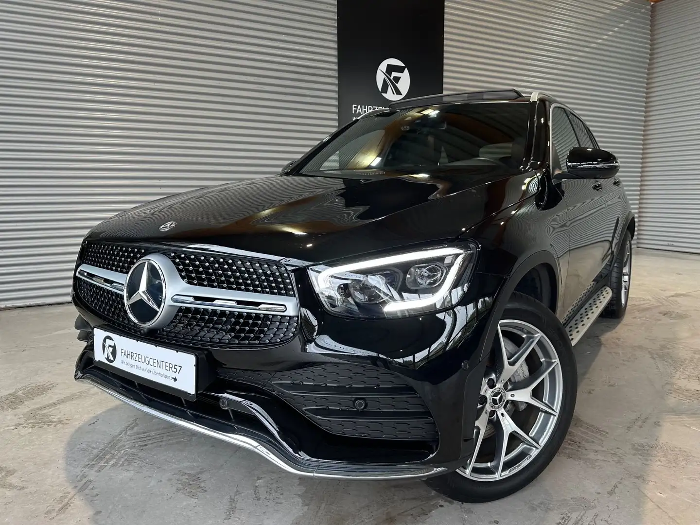 Mercedes-Benz GLC 300 4MATIC/360°/BURMESTER/PANO/CARPLAY Schwarz - 1