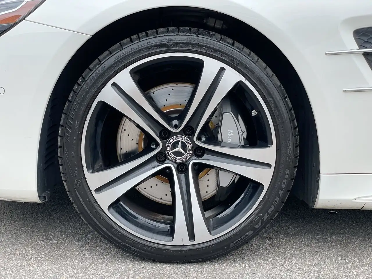 Mercedes-Benz SL снимка Mercedes-Benz SL