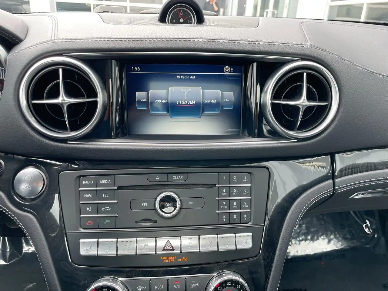 Mercedes-Benz SL снимка Mercedes-Benz SL