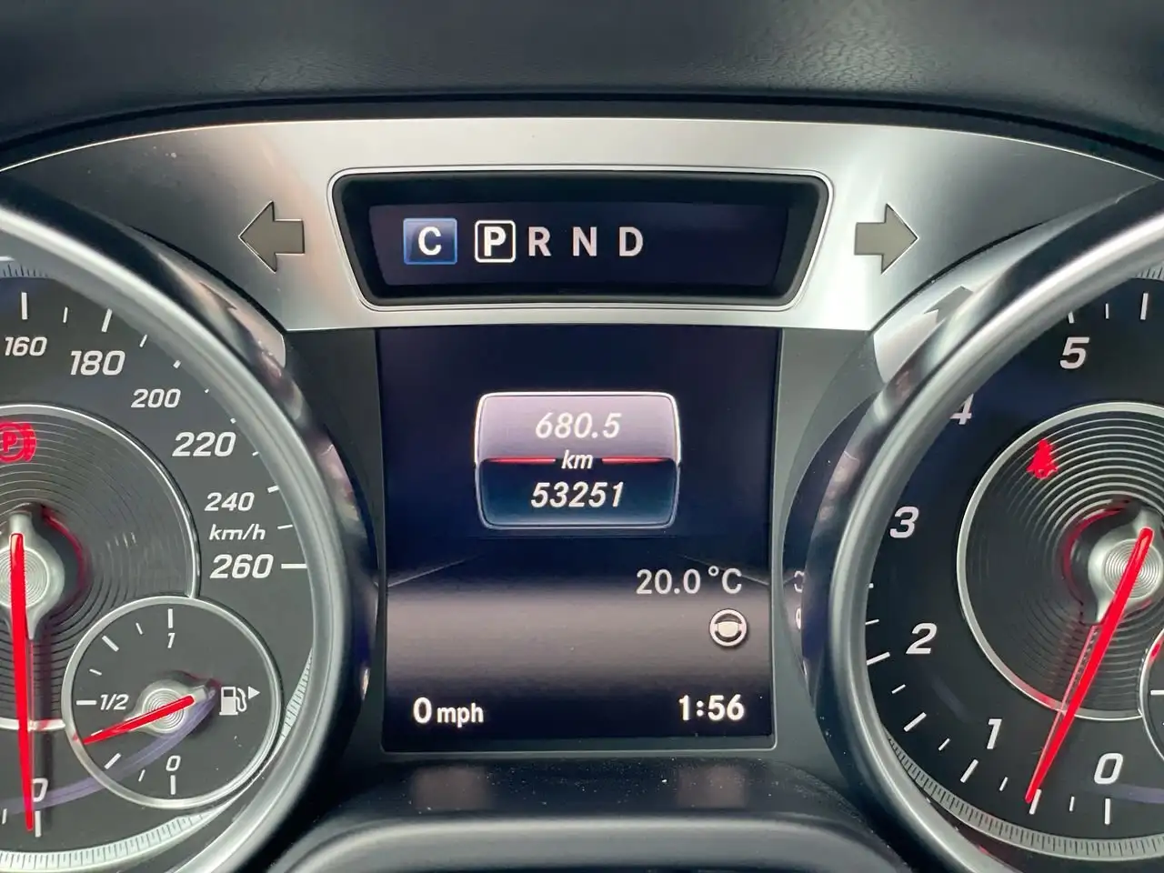 Mercedes-Benz SL снимка Mercedes-Benz SL