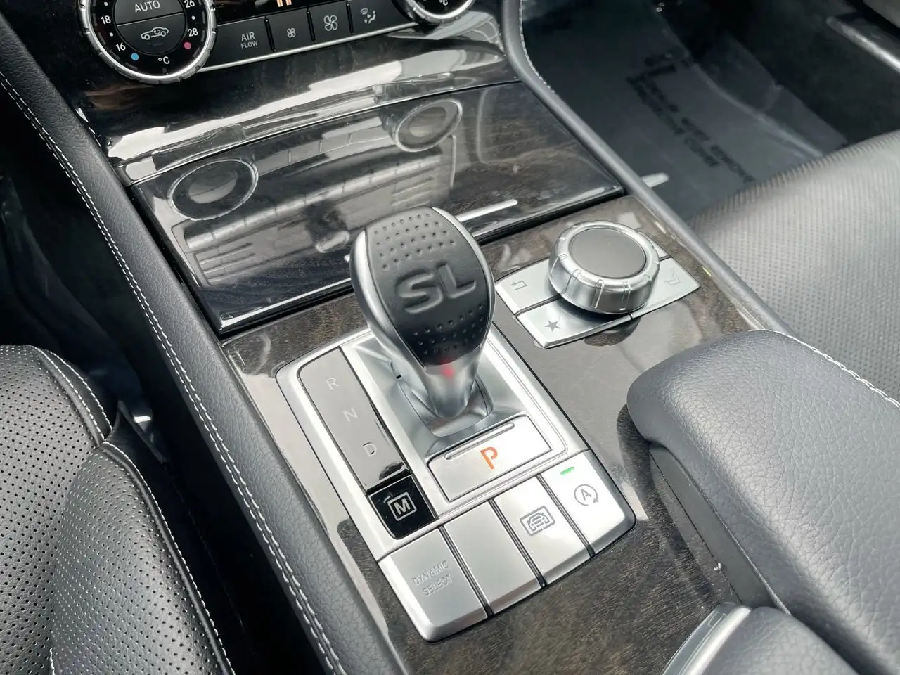 Mercedes-Benz SL снимка Mercedes-Benz SL