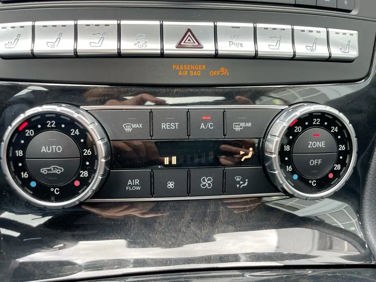 Mercedes-Benz SL снимка Mercedes-Benz SL