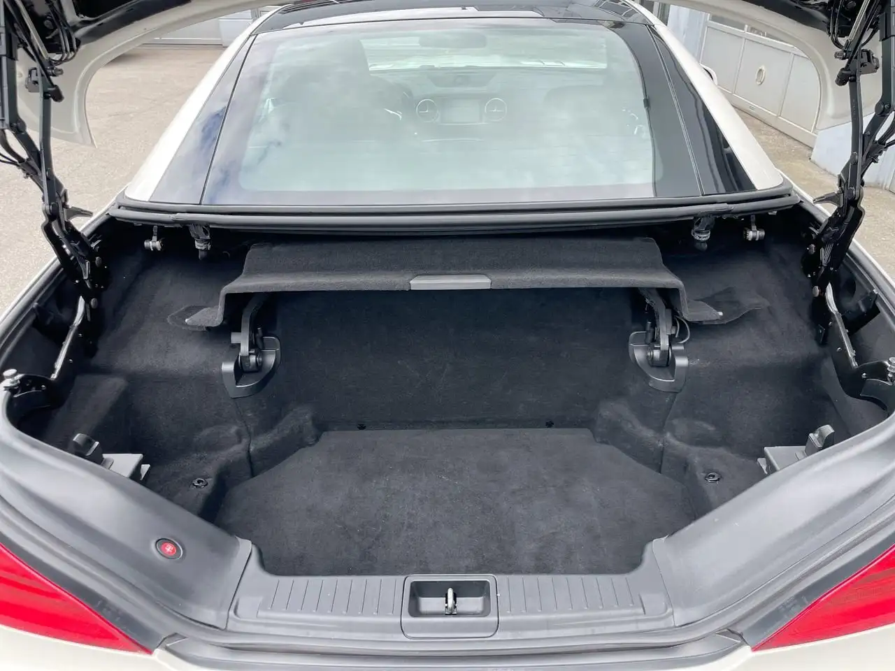Mercedes-Benz SL снимка Mercedes-Benz SL