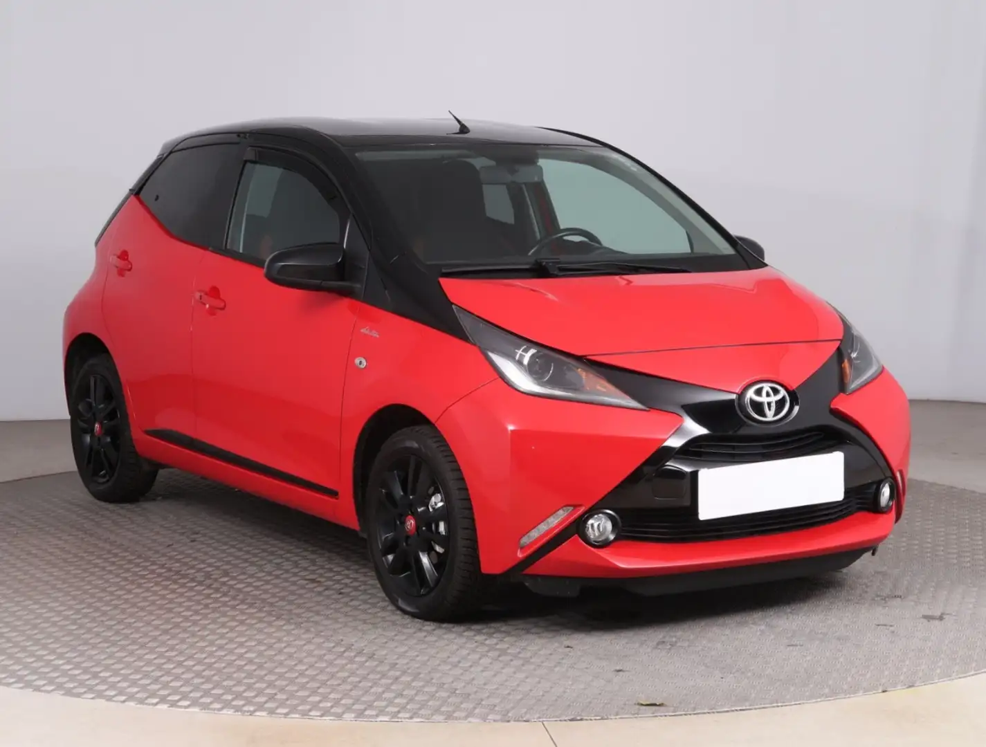 Toyota Aygo 1.0 x-play Team D AUT Kam. LM PDC Rouge - 1