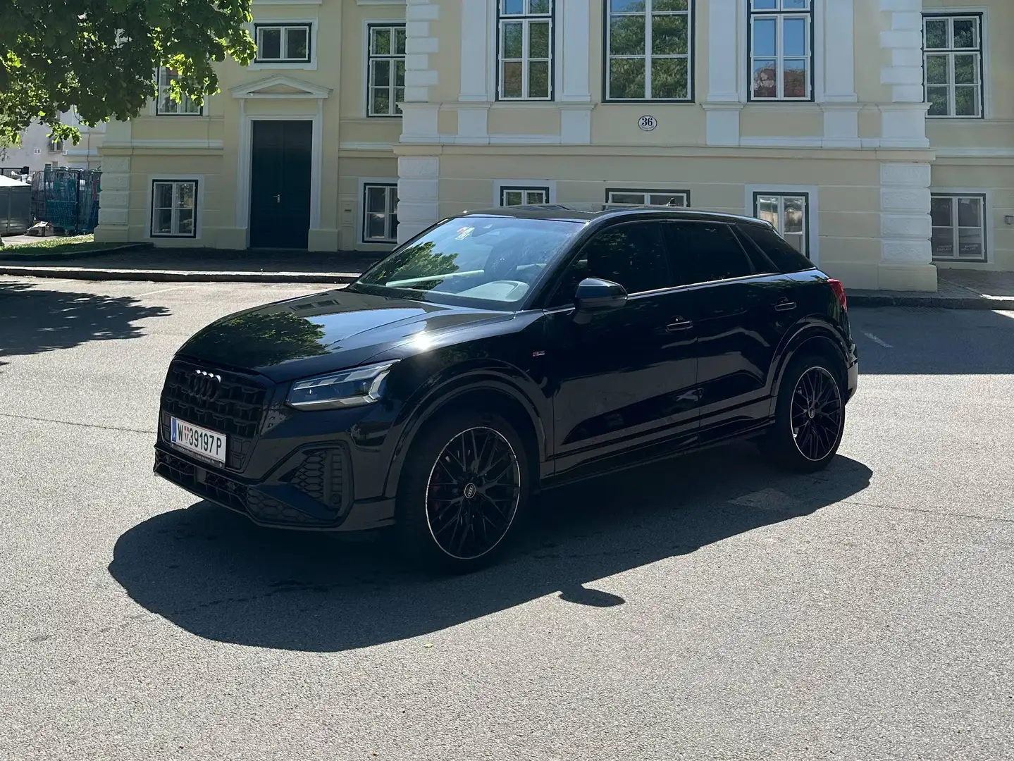 Audi Q2 35 TFSI S line Schwarz - 2