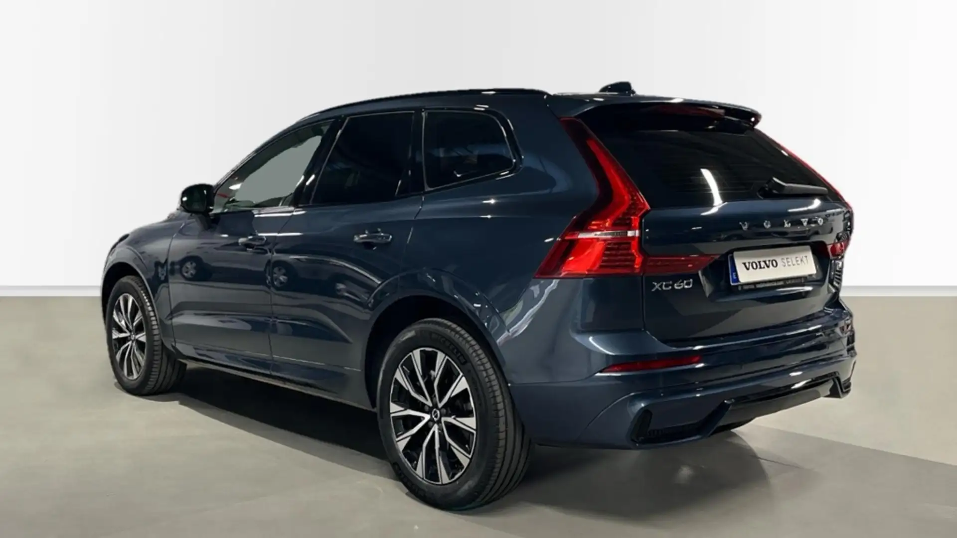 Volvo XC60 B4 Plus Dark AWD Aut. Blau - 2