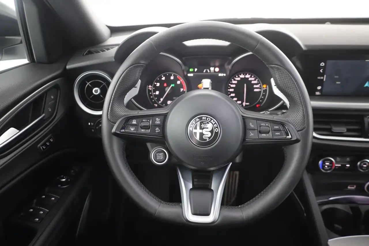 Alfa Romeo Stelvio 2022 — фото 14