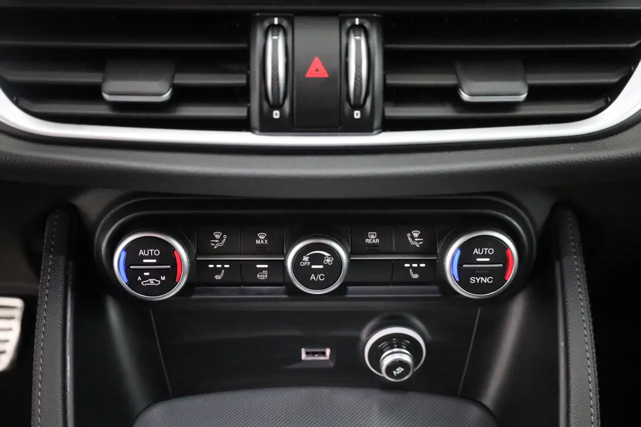 Alfa Romeo Stelvio 2022 — фото 12