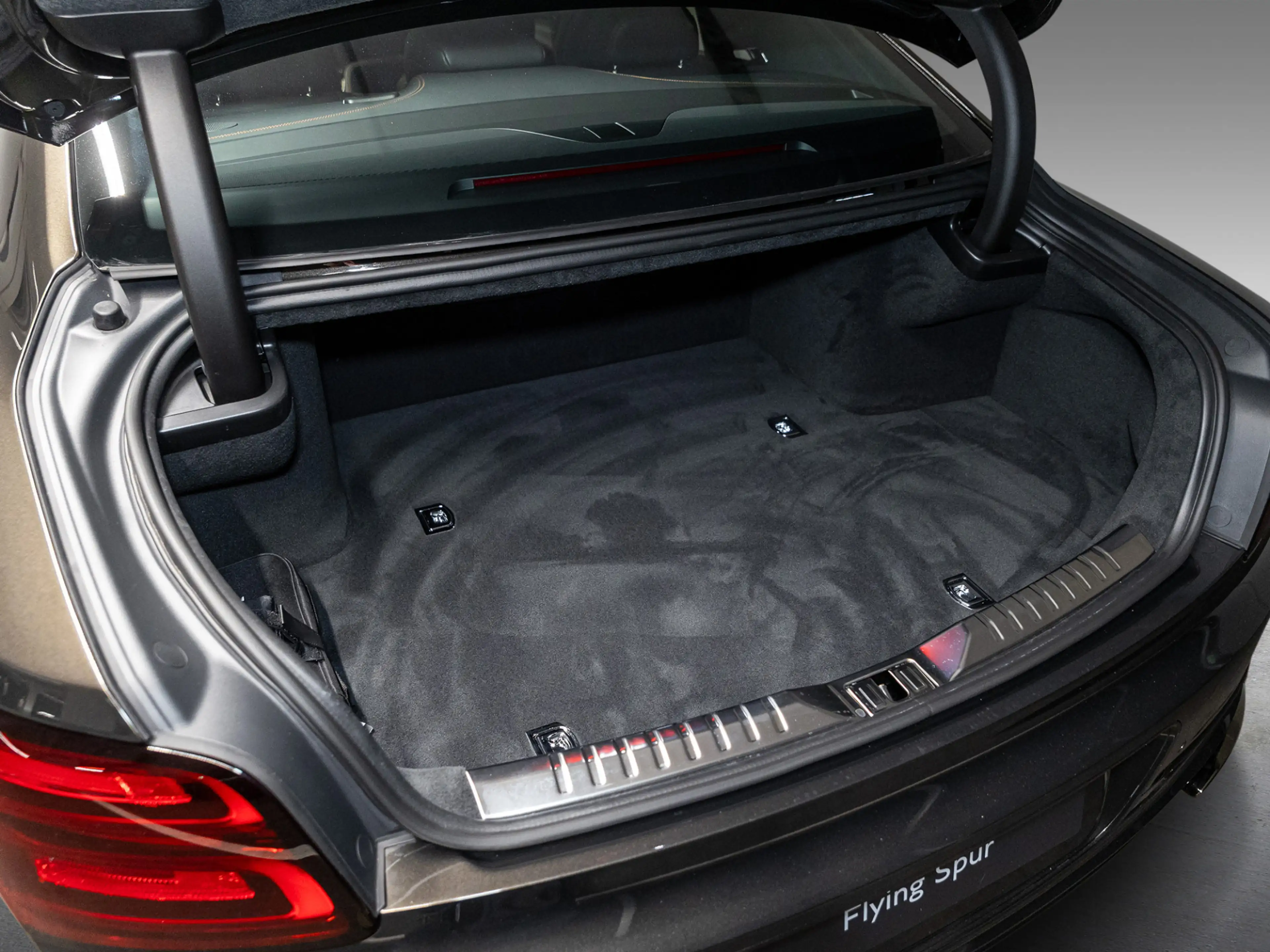 Bentley Flying Spur Azure V8 Hybrid MY2027 | Coming soon — photo 14