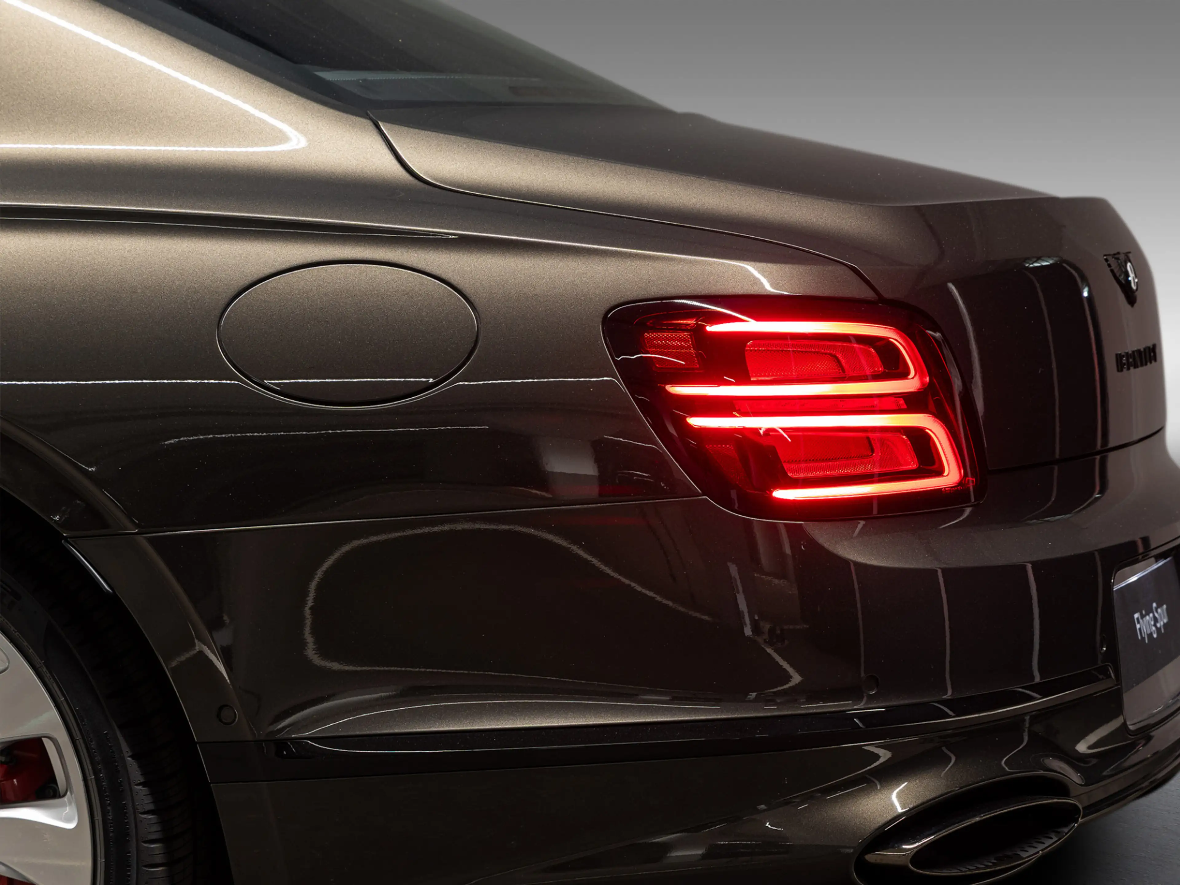Bentley Flying Spur Azure V8 Hybrid MY2027 | Coming soon — photo 10