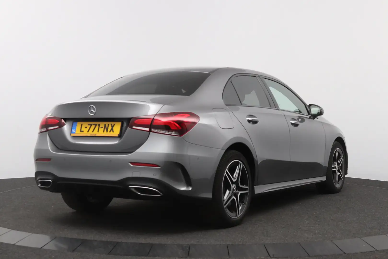 Mercedes-Benz A 250 e AMG Business Limited | Panoramadak | Sfeerverlic Grijs - 2