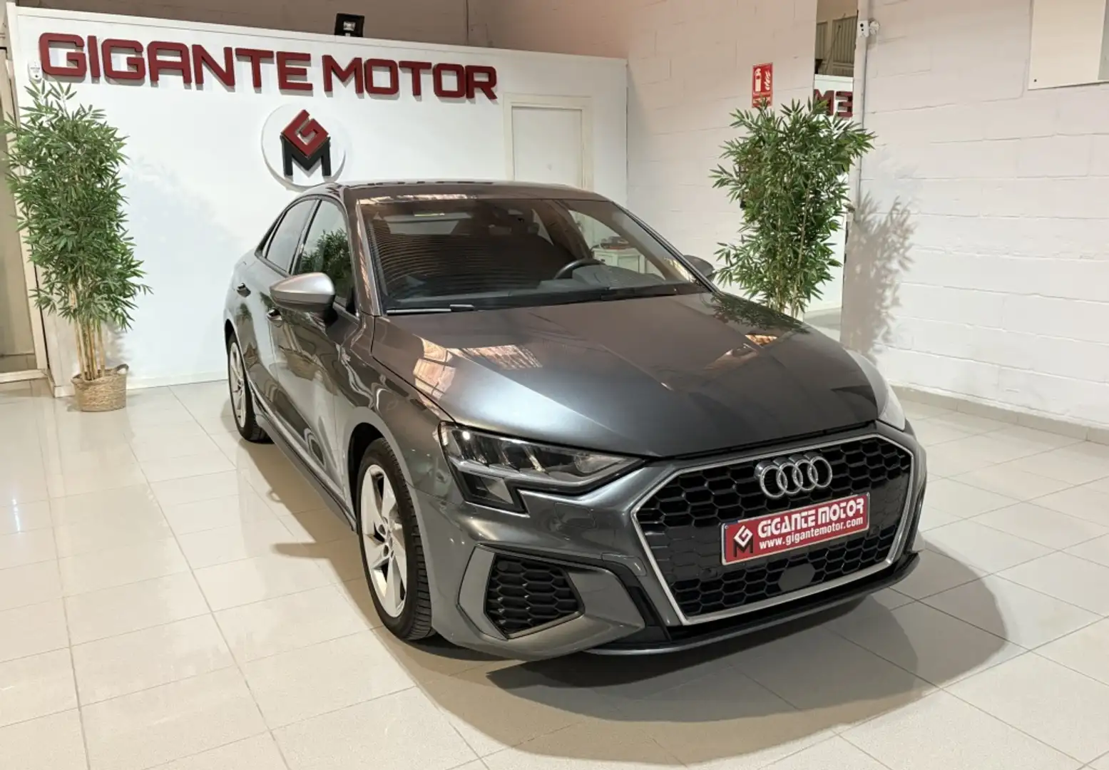Audi A3 Sedán 30 TDI S line 85kW Grijs - 1