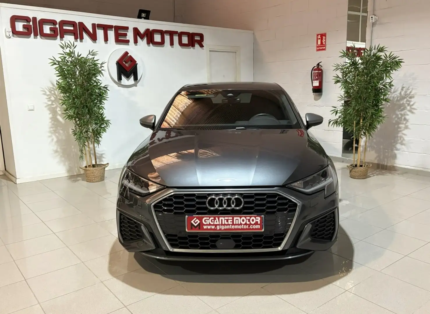 Audi A3 Sedán 30 TDI S line 85kW Grijs - 2