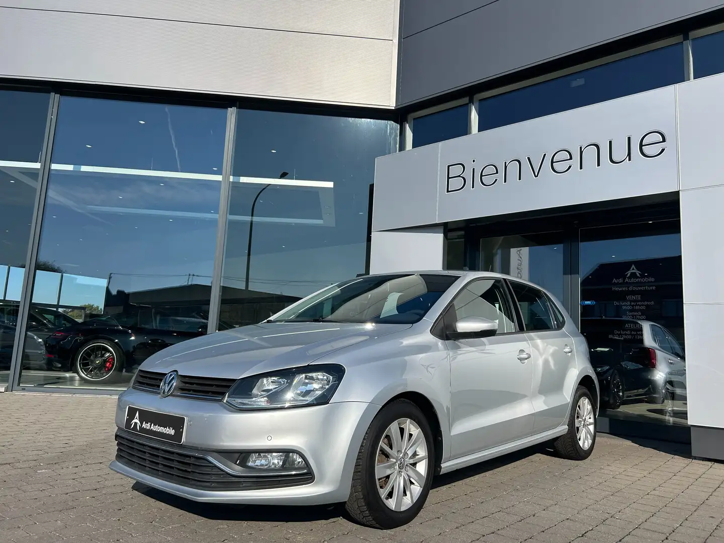 Volkswagen Polo 1.4 TDi *BLUETOOTH*CAPTEUR AV+AR*GPS*GARANTIE* Gris - 1