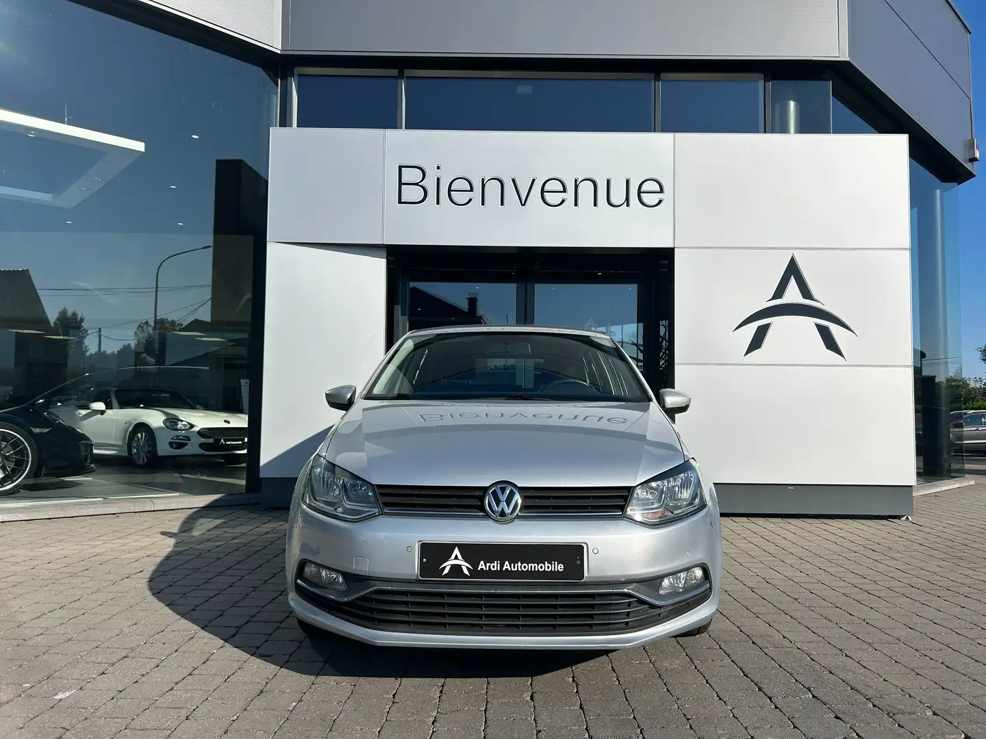 Volkswagen Polo 1.4 TDi *BLUETOOTH*CAPTEUR AV+AR*GPS*GARANTIE* Gris - 2