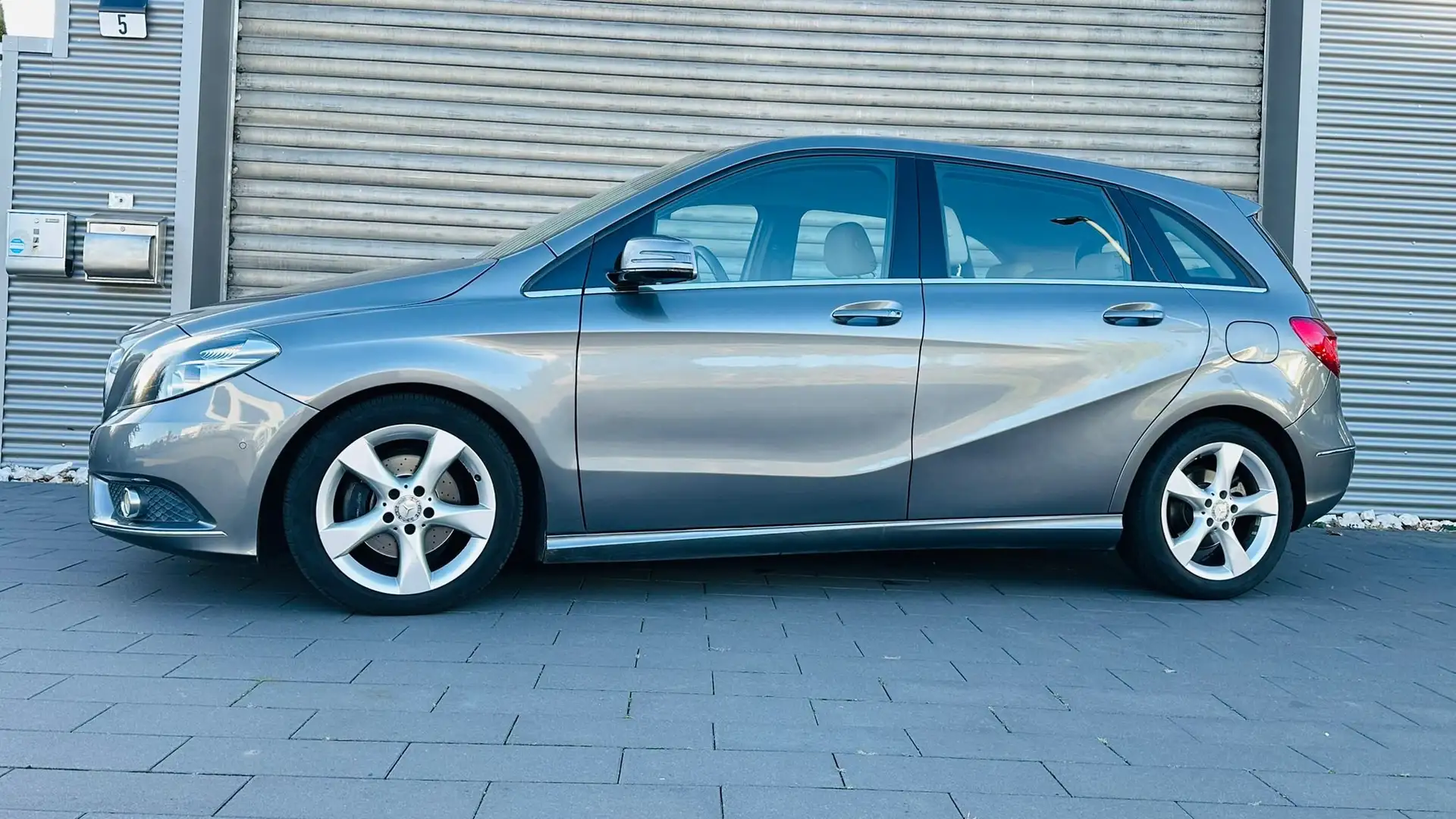 Mercedes-Benz B 200 Sport, 81TKM, lückenlos Scheckheftgepflegt Grau - 2