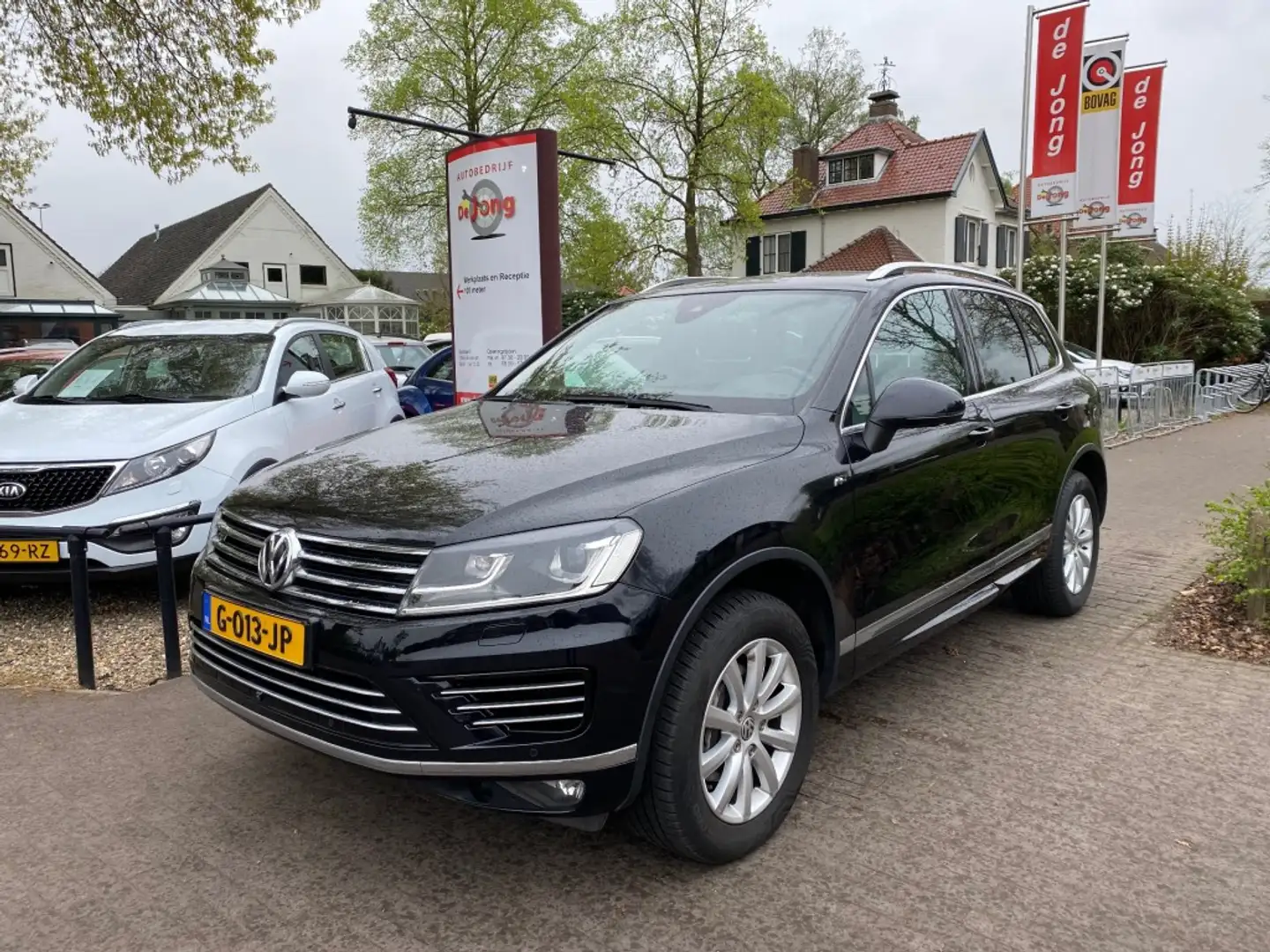 Volkswagen Touareg 3.0 TDI R-LINE / LEDER / AIRCO-ECC / PANO / TREKHA Schwarz - 1