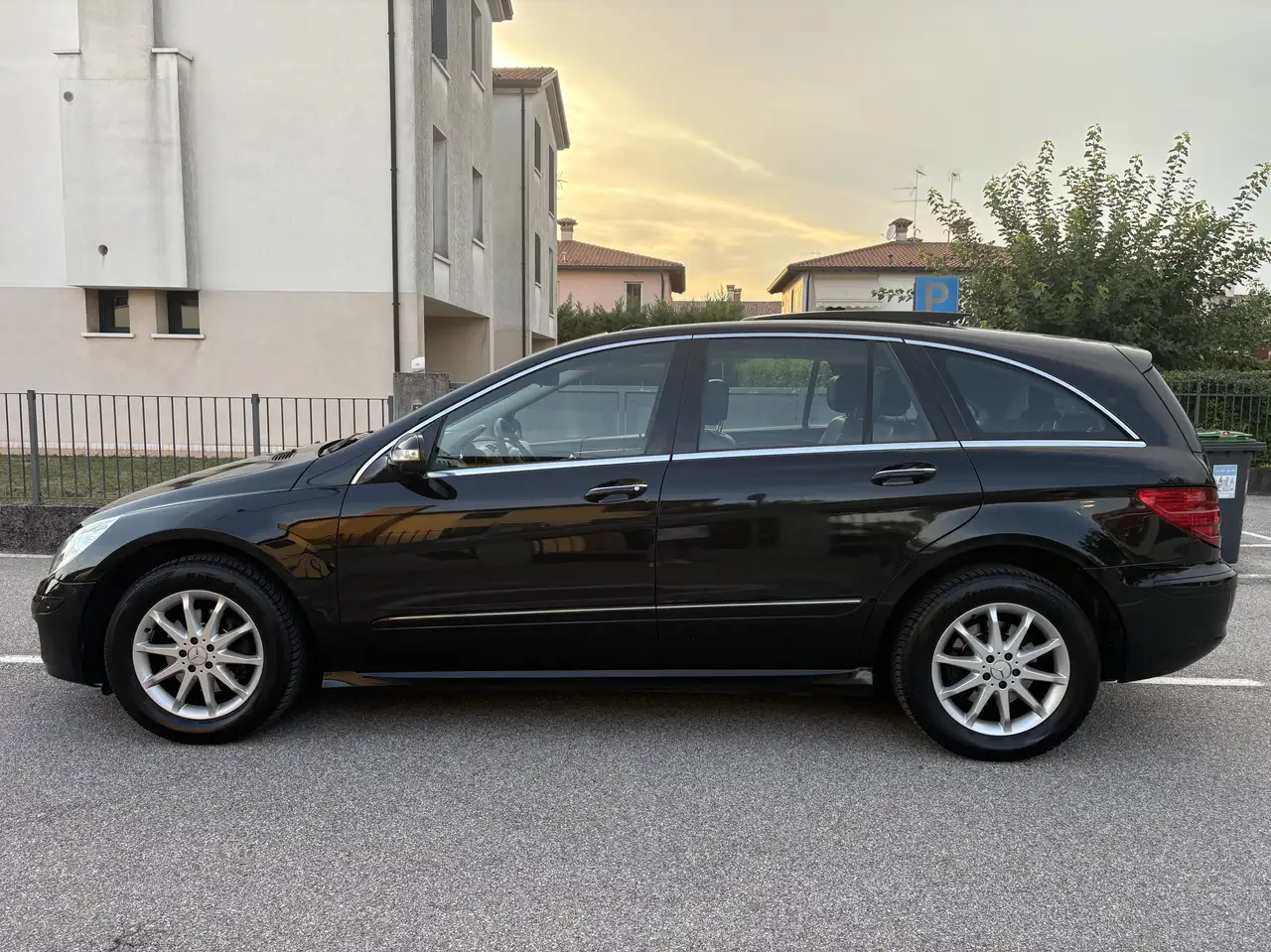 Mercedes-Benz R 320