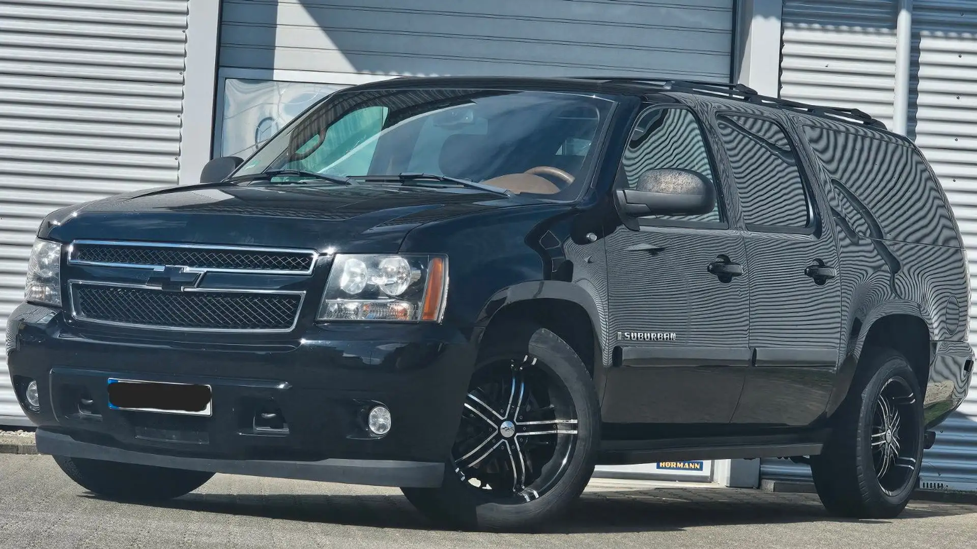 Chevrolet Suburban 4X4 7Sitzer LPG LCD Shzg Tempomat Negro - 1