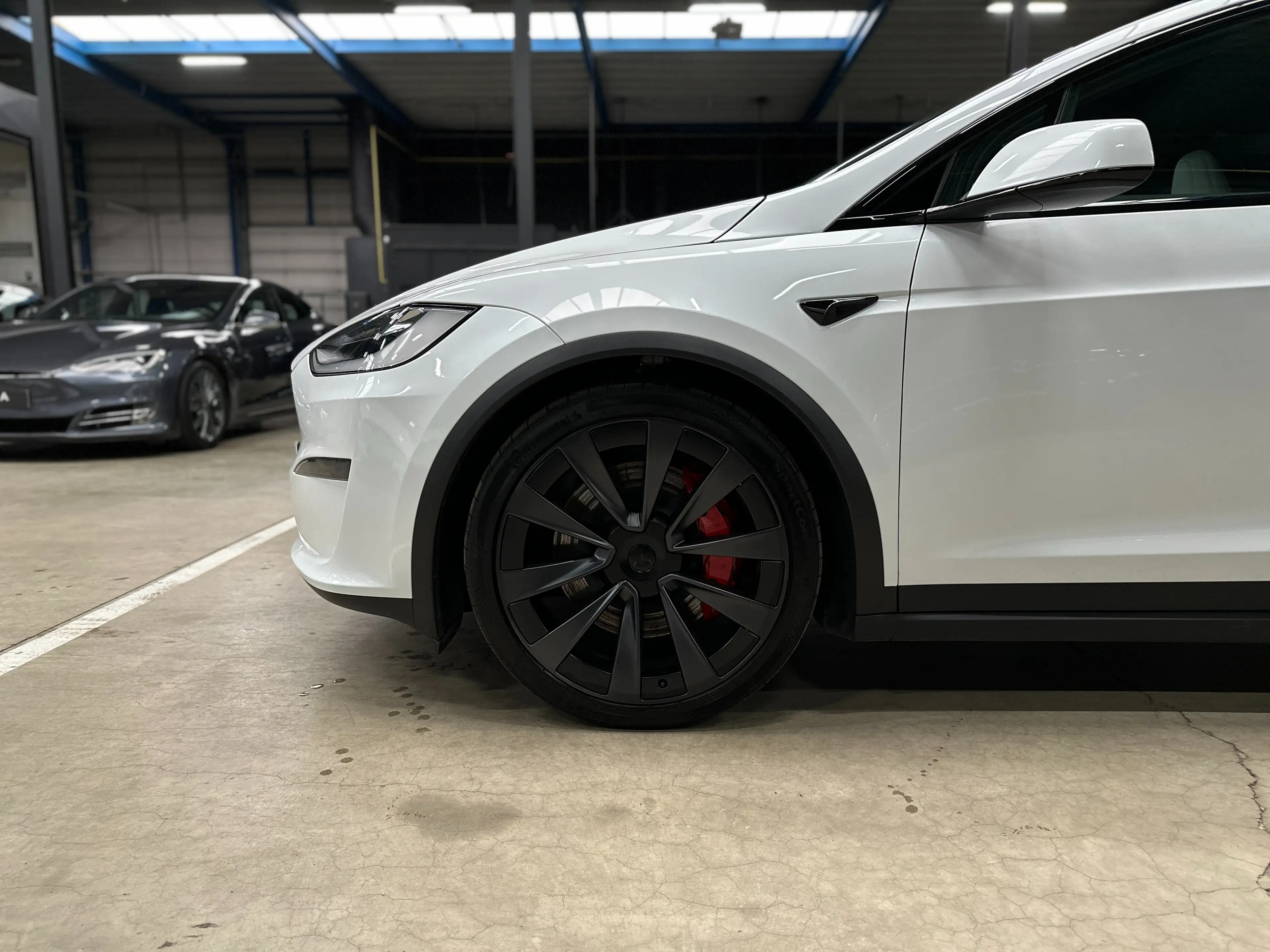 Tesla Model X PLAID - WHITE INTERIOR - 6 SEAT - 22" WHEELS — photo 10