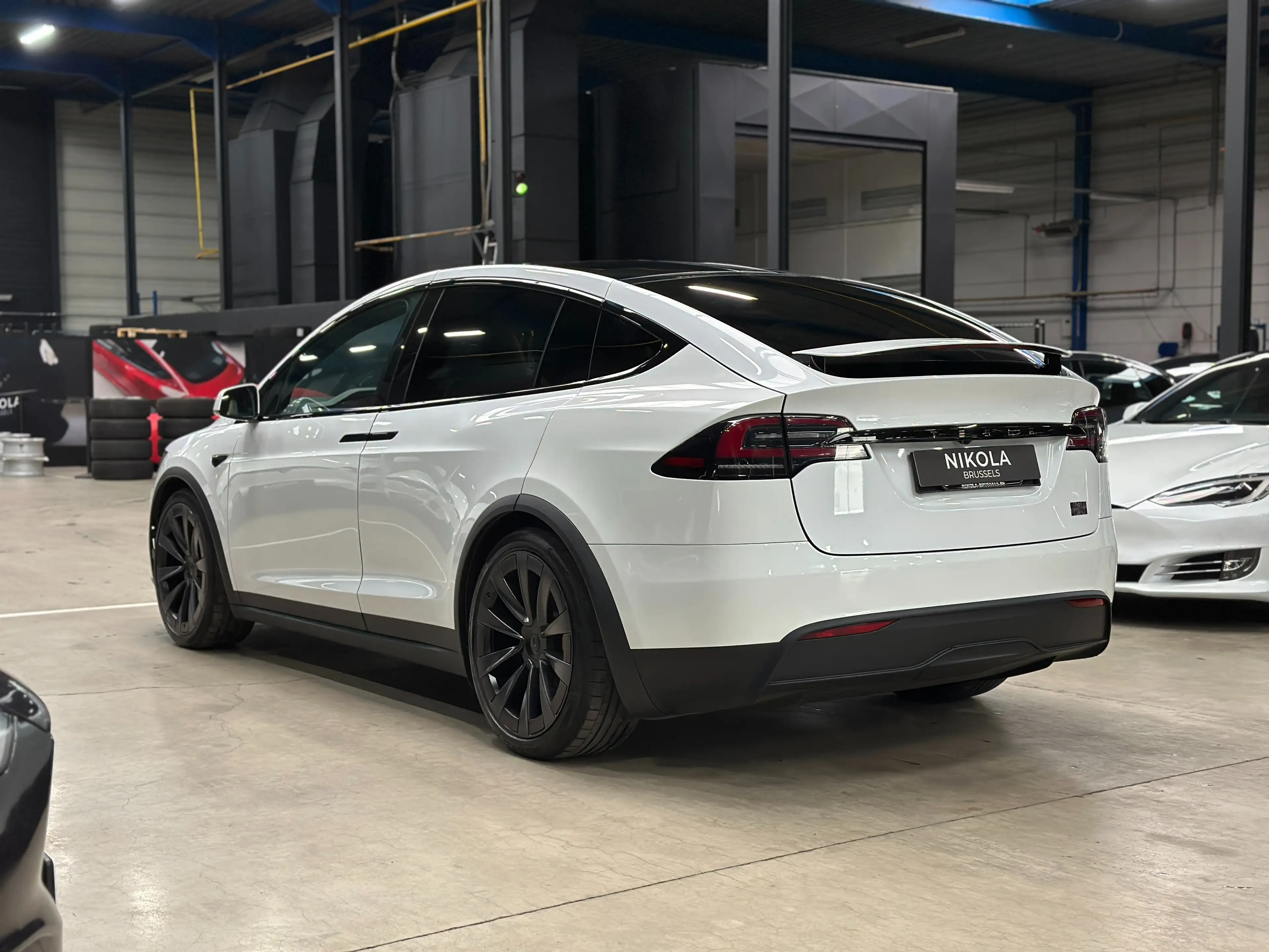 Tesla Model X PLAID - WHITE INTERIOR - 6 SEAT - 22" WHEELS — photo 7