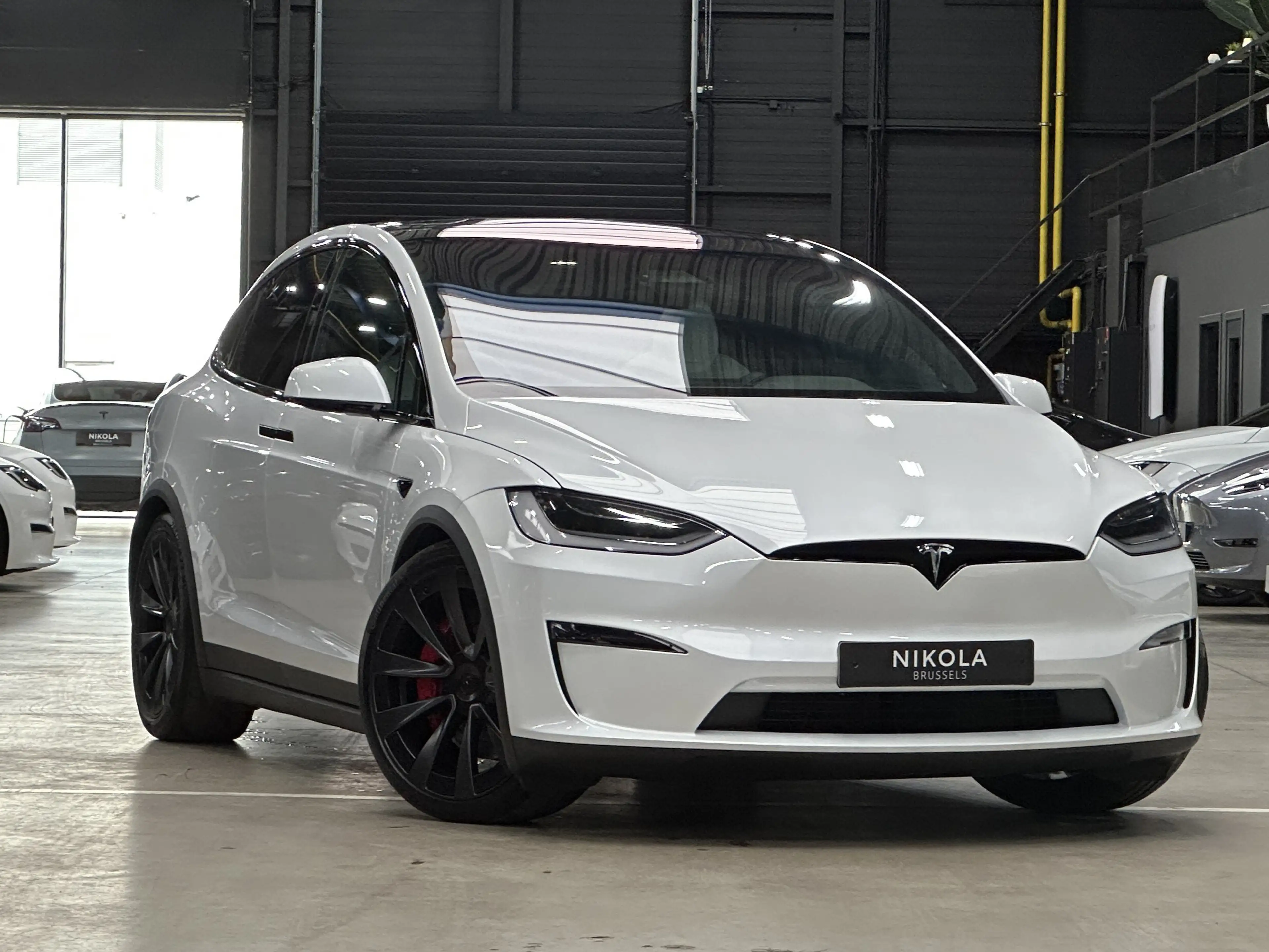 Tesla Model X PLAID - WHITE INTERIOR - 6 SEAT - 22" WHEELS