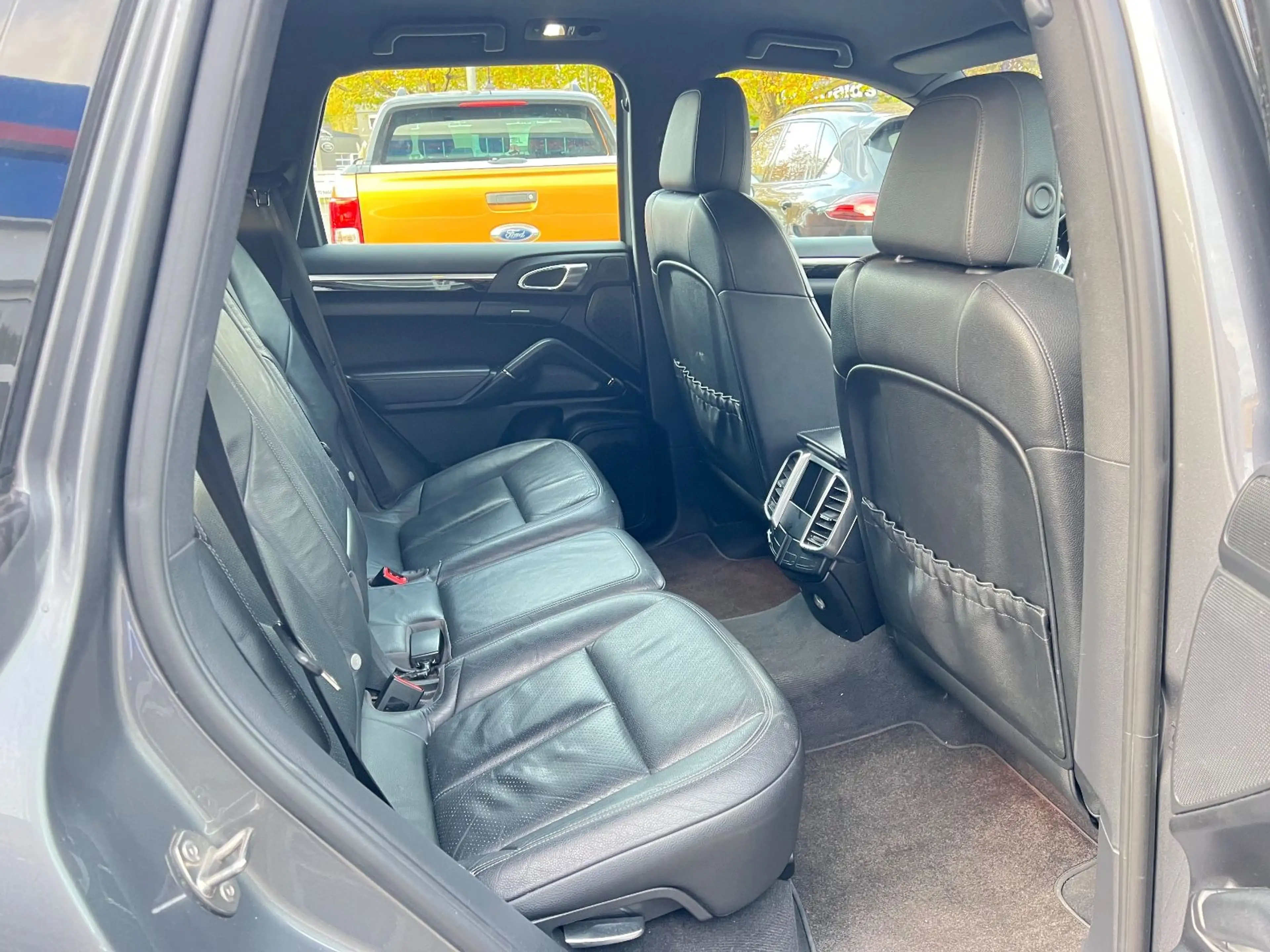 Porsche Cayenne Basis — photo 14