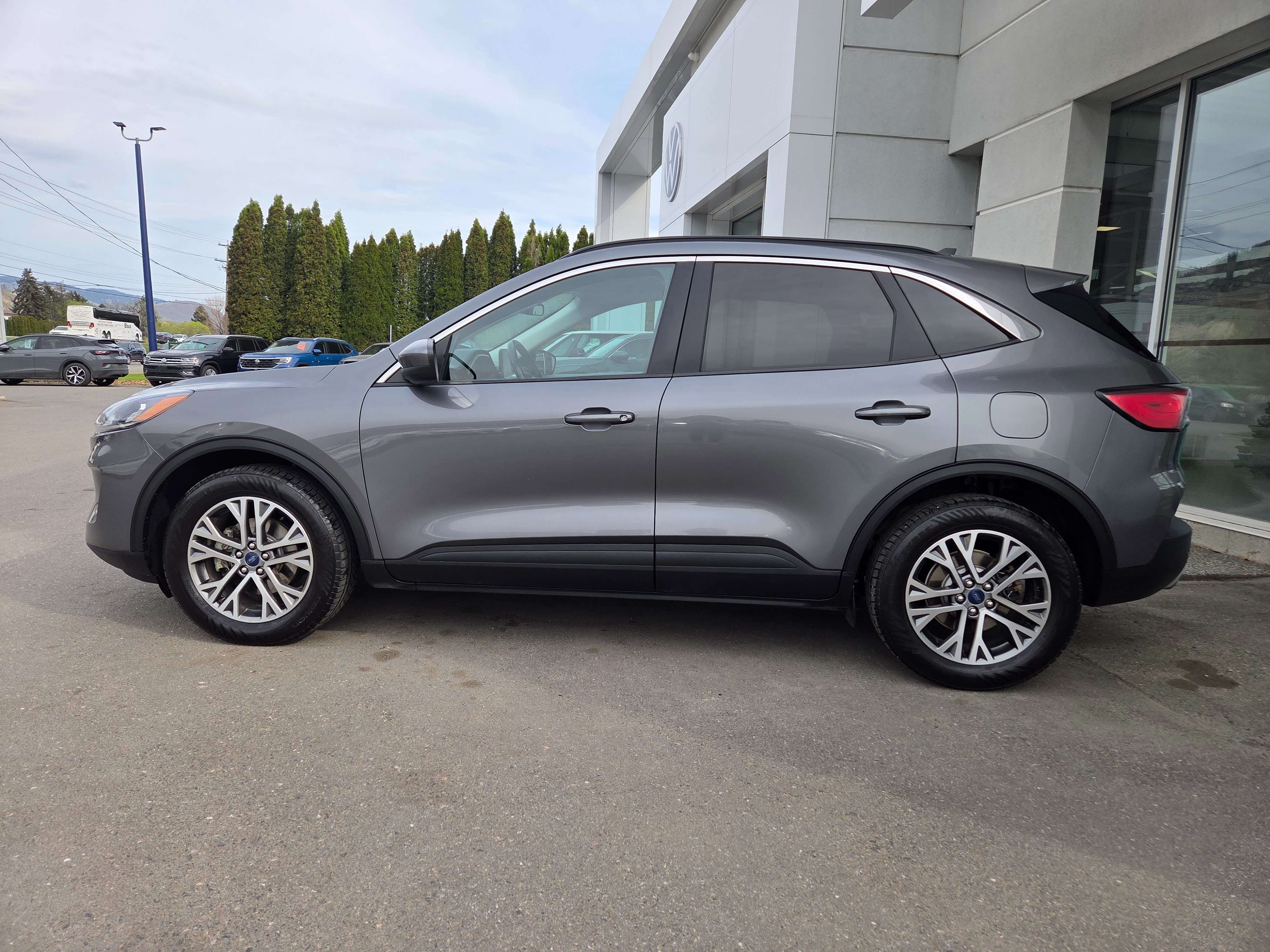 Iconic Silver (MET) 2022 Ford Escape SUV / Crossover All-Wheel Drive Automatic
