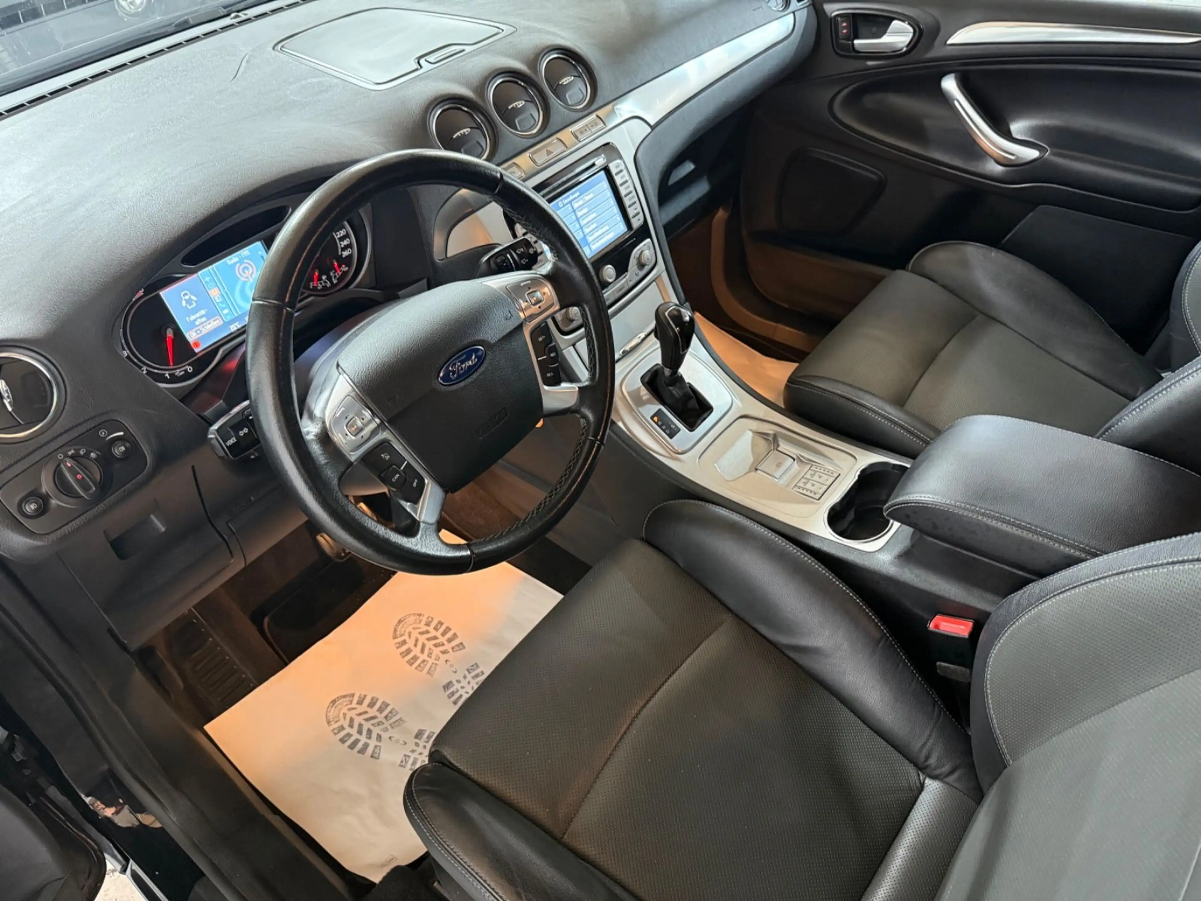 Ford S-Max S-MAX Titanium / 7 Sitzer — photo 14