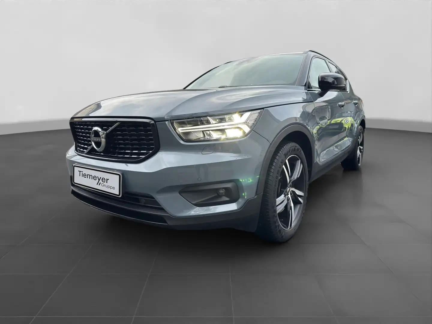 Volvo XC40 D4 AWD R DESIGN AHK LM19 HK KAMERA Grau - 2