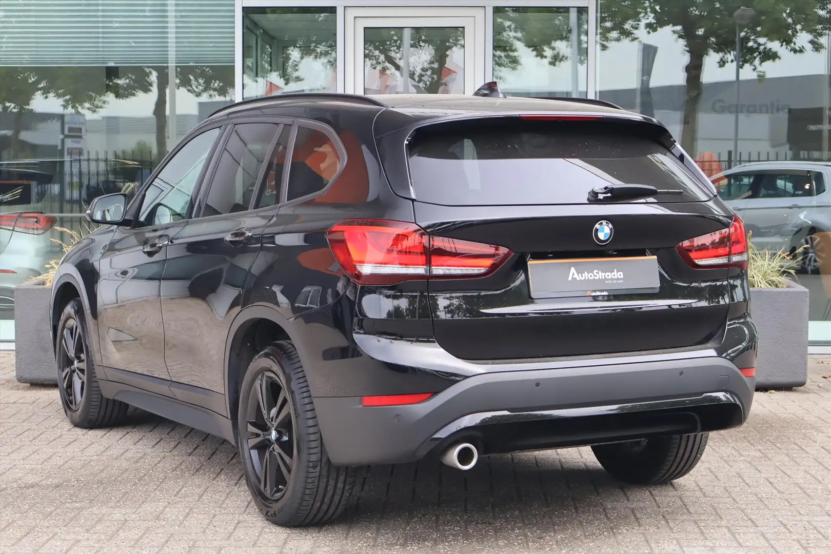 BMW X1 (f48) sDrive18i Executive Edition 140pk | Cruise | Noir - 2