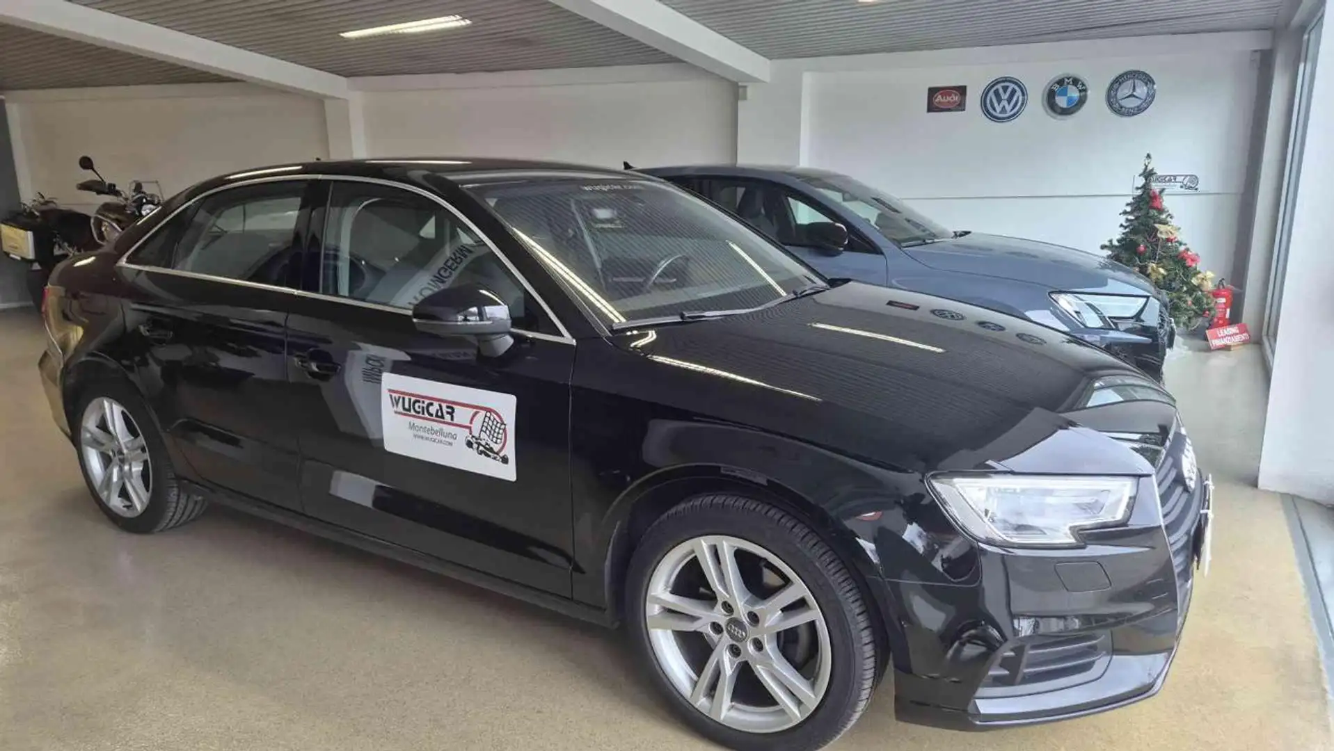 Audi A3 Berlina Sedan 30 TFSI Schwarz - 1