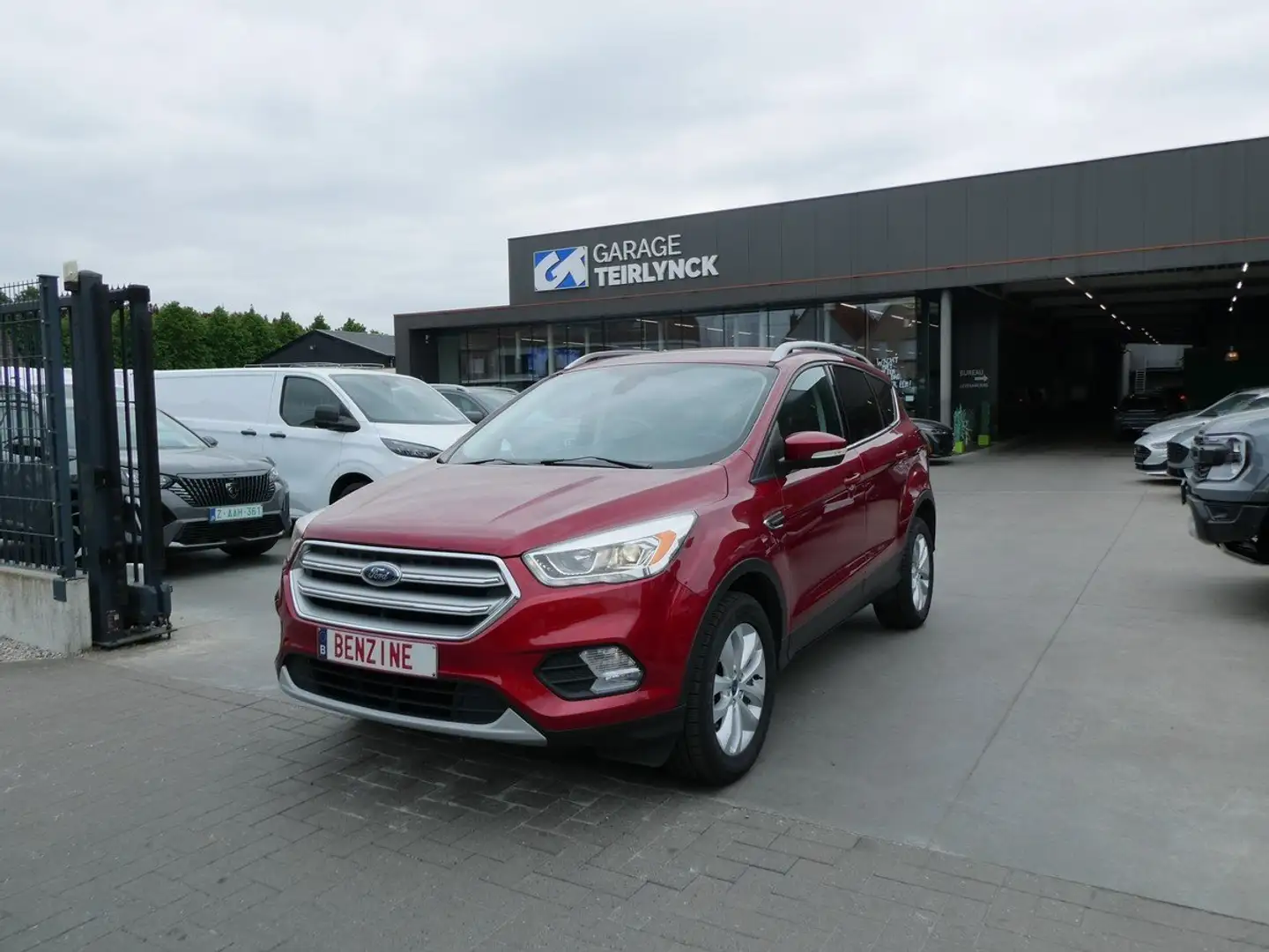 Ford Kuga 1.5 i ecoboost 120pk Titanium Trekhaak (43176) Rood - 1