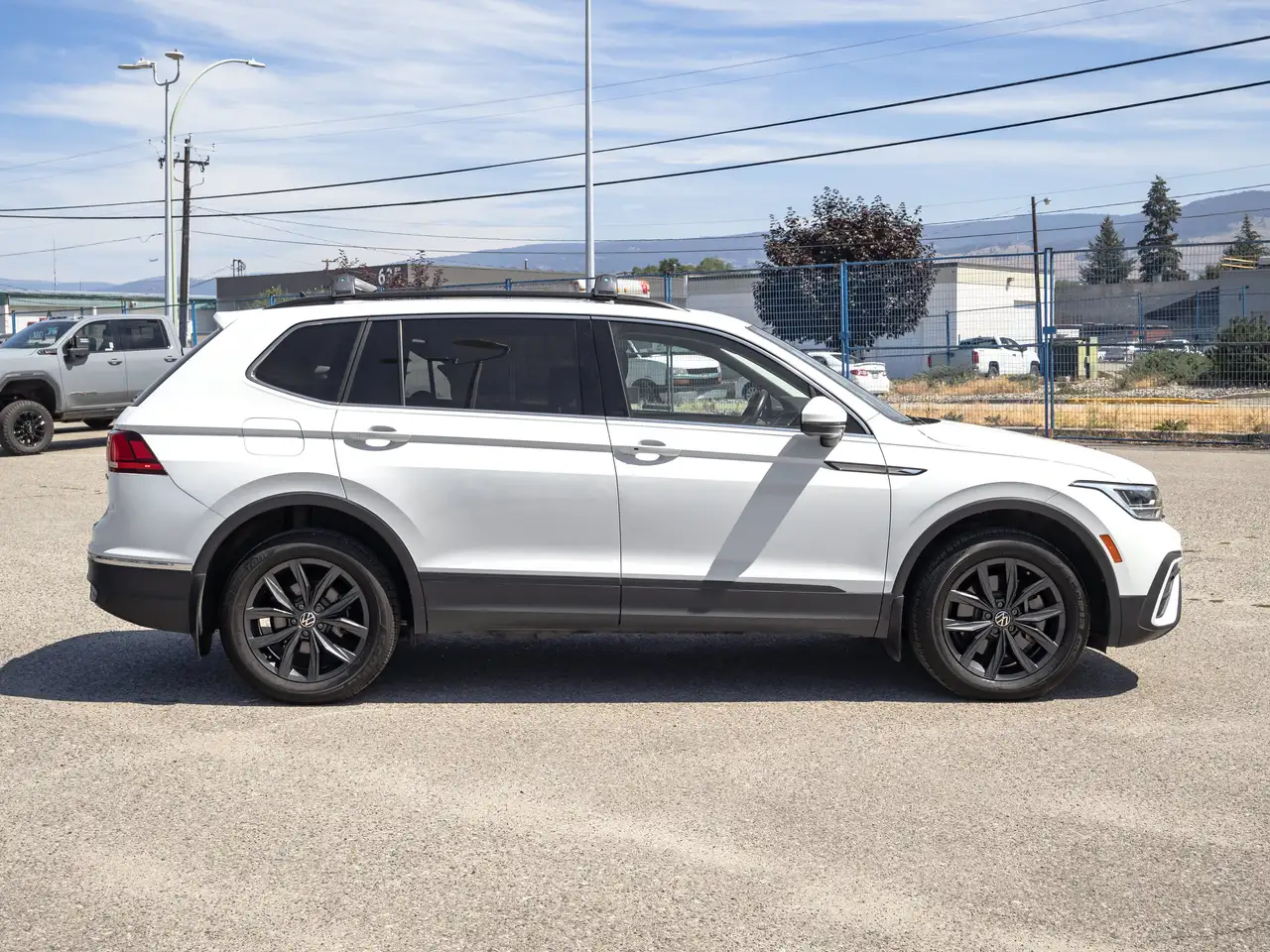 Volkswagen Tiguan photo Volkswagen Tiguan