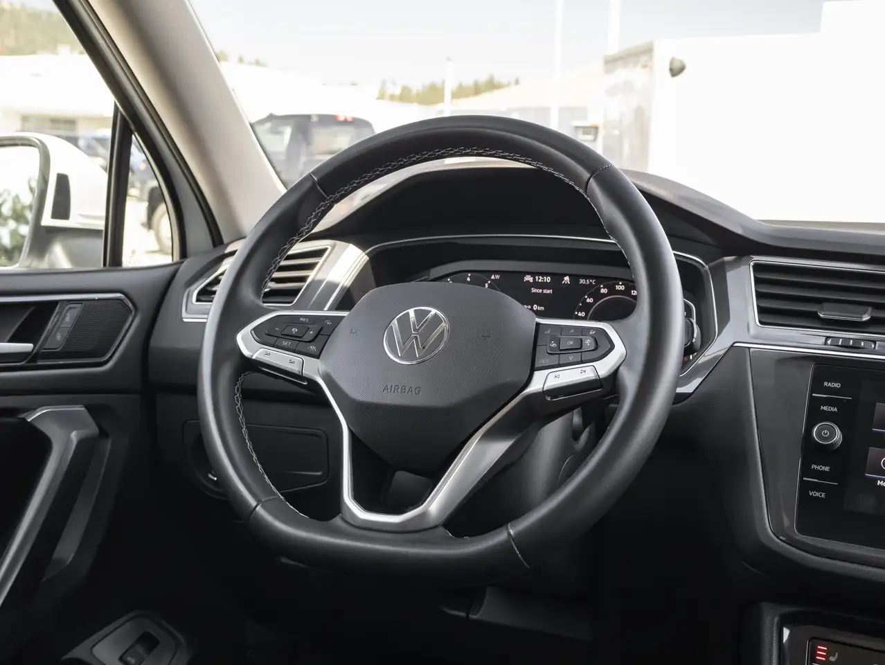 Volkswagen Tiguan photo Volkswagen Tiguan