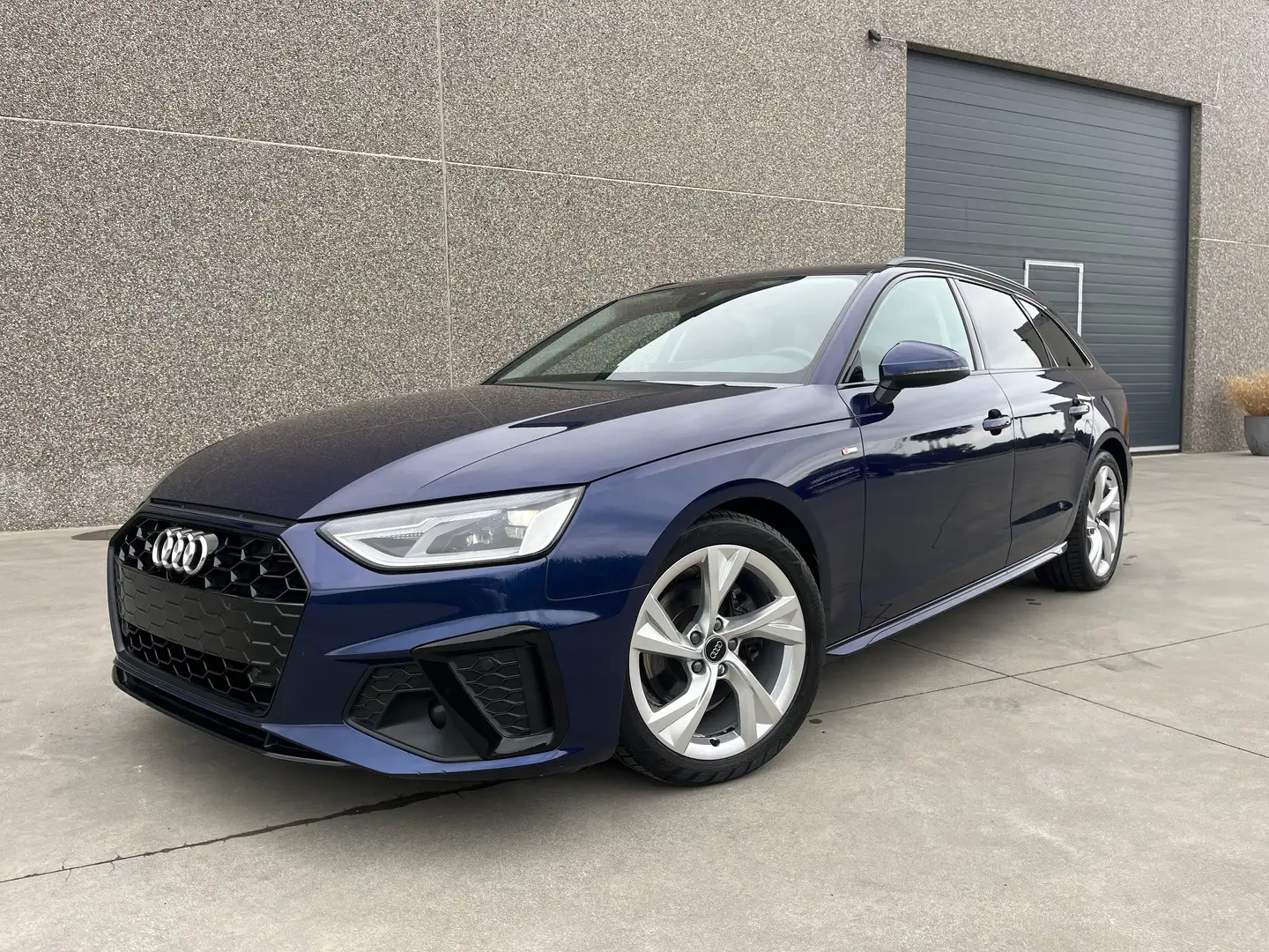 Audi A4 A4 Avant 30 TDi S line - Belge - Garantie Blauw - 1