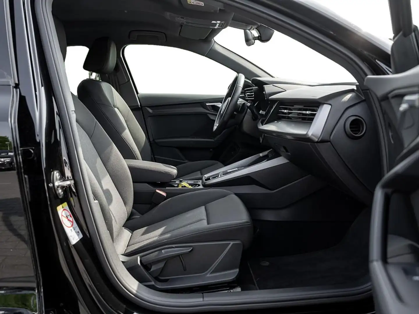 Audi A3 Sportback 40 TFSIe Alu PDC SHZ Schwarz - 2
