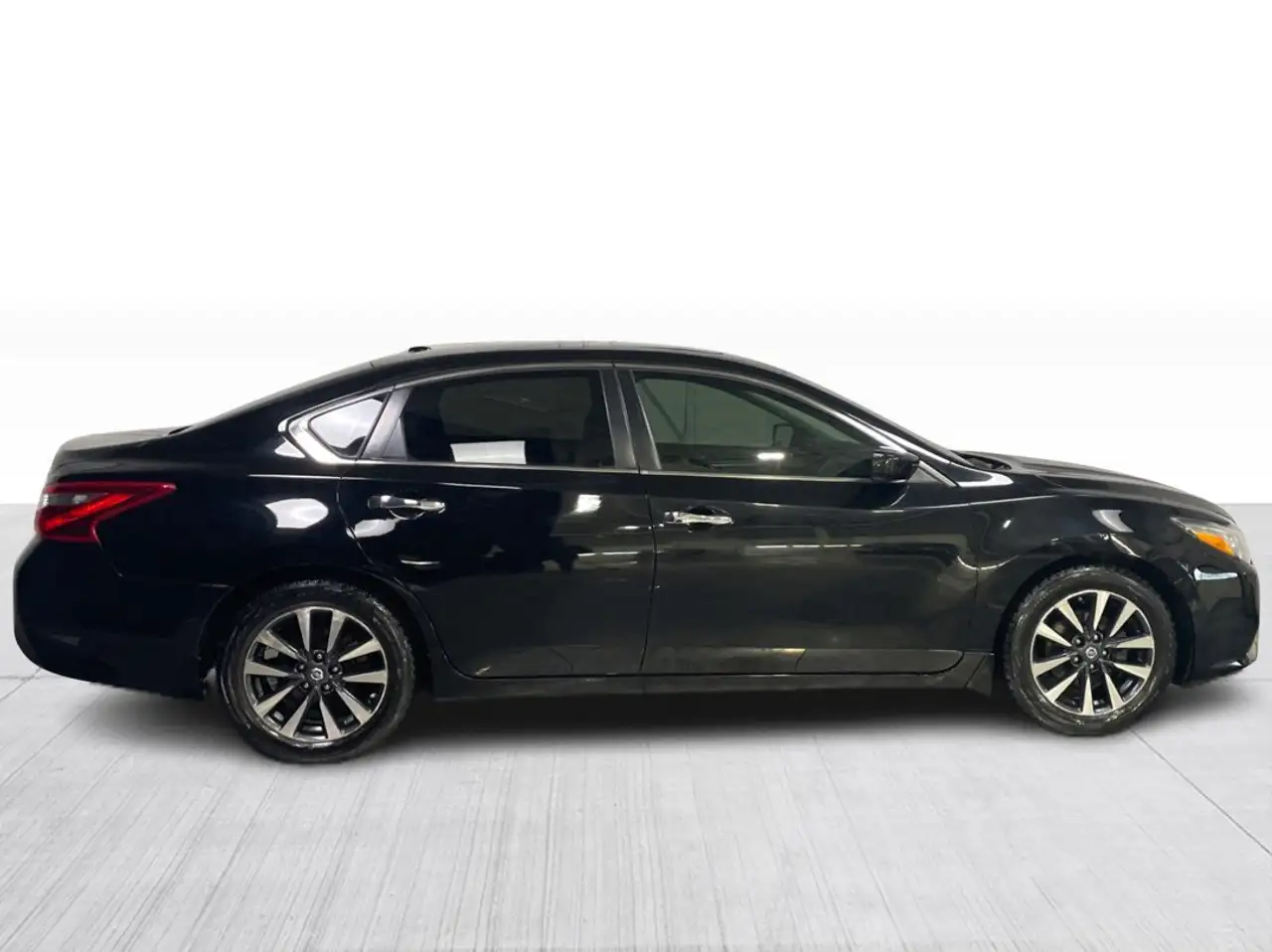 Nissan Altima снимка Nissan Altima